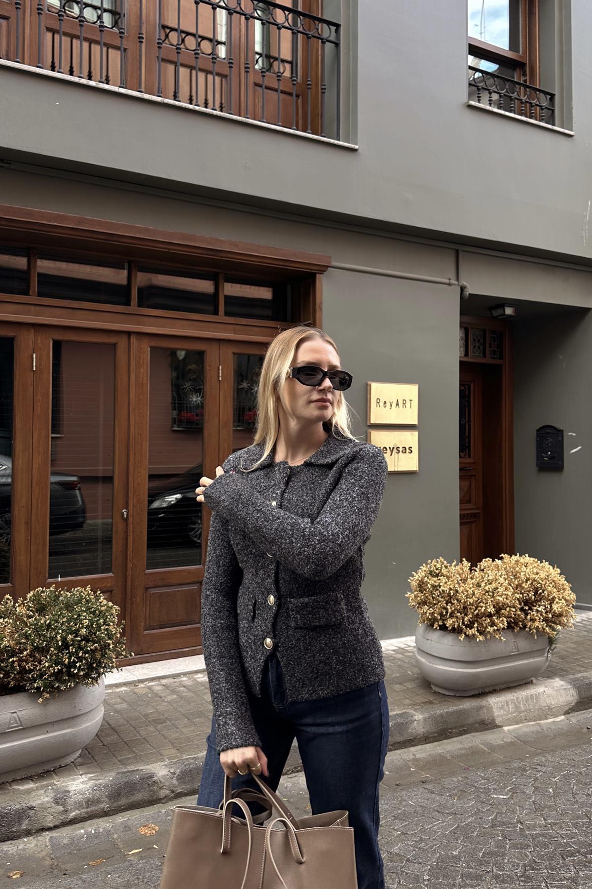 POLO YAKA DÜĞMELİ CEP DETAYLI TRIKO HIRKA
