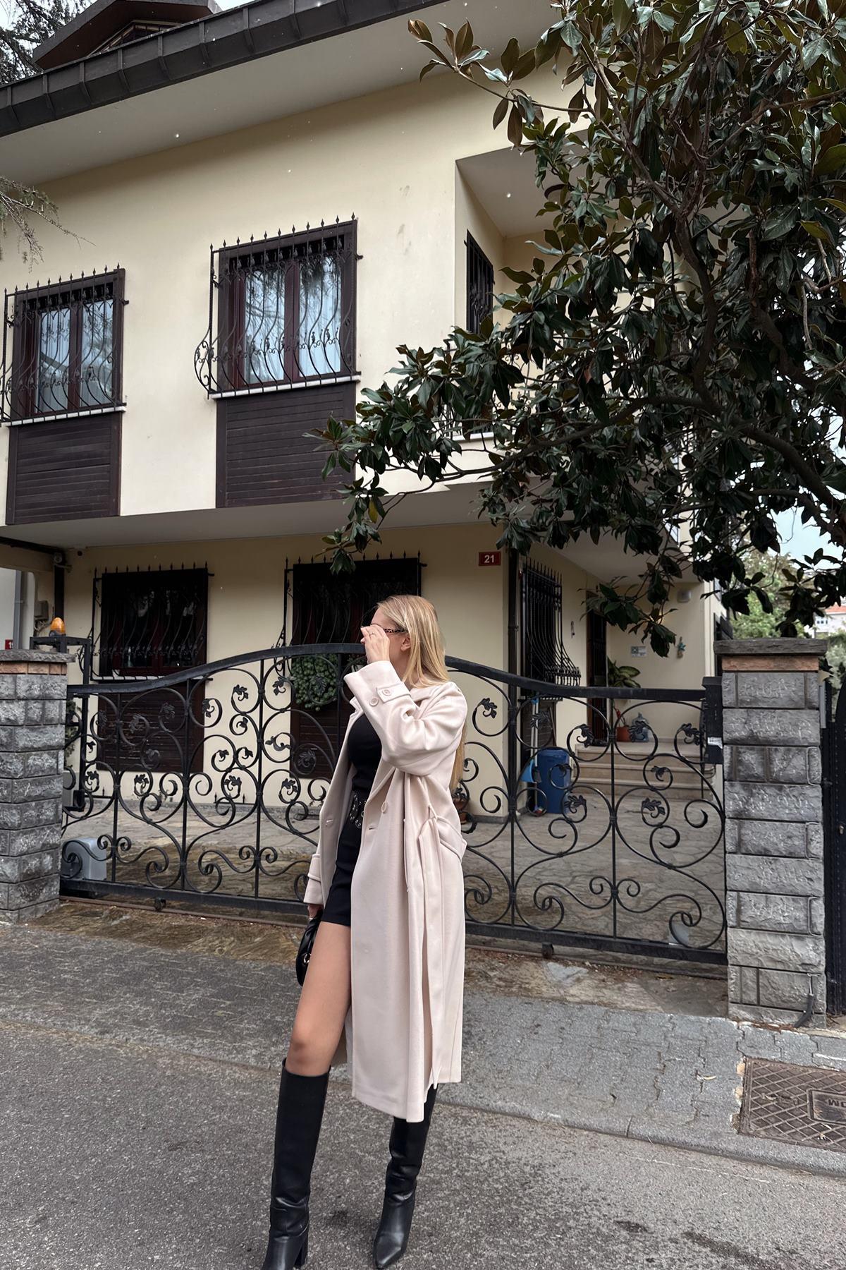 KRUVAZE YAKA KAŞE KABAN