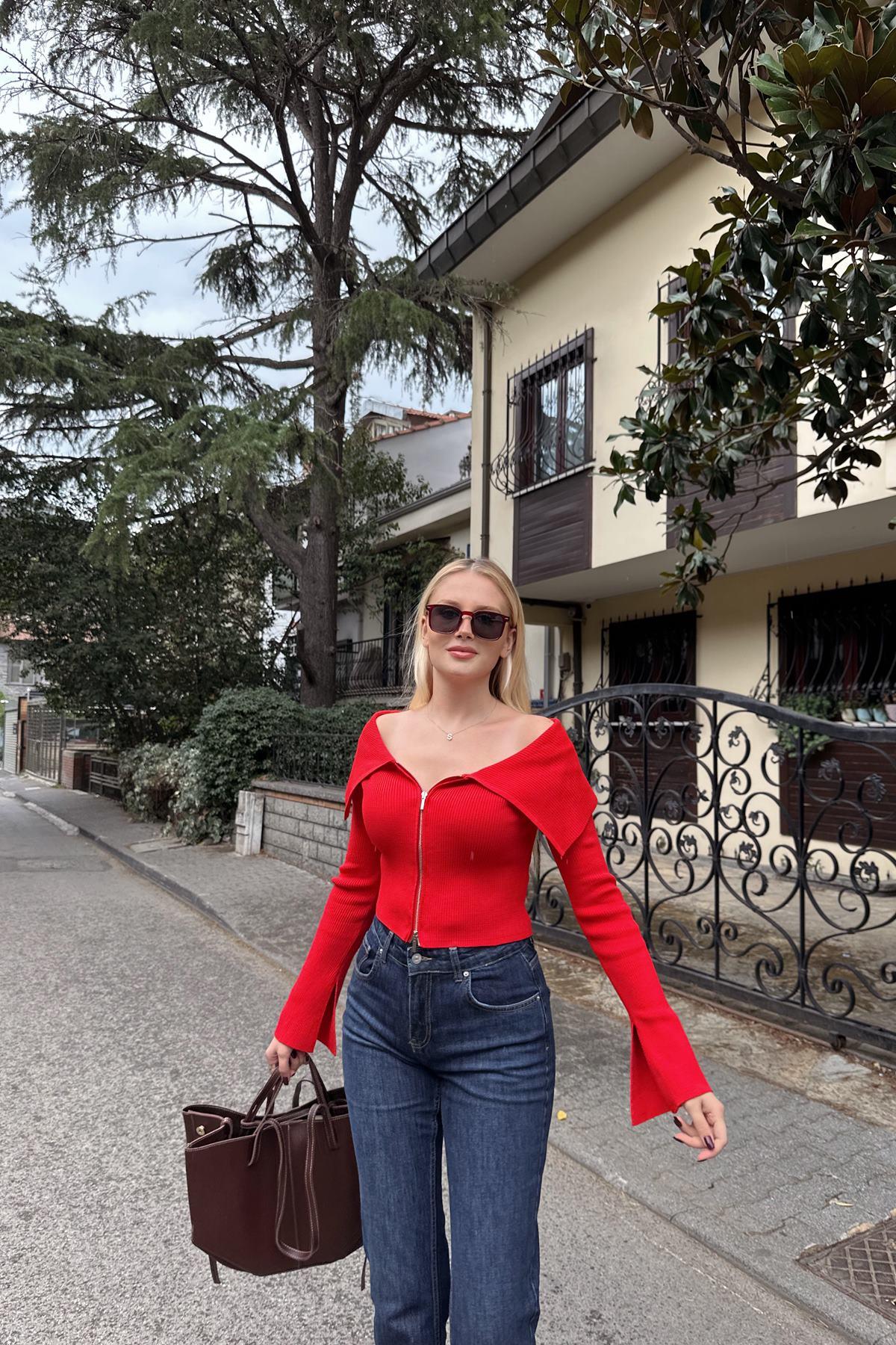 BARDOT YAKA KOL YIRTMAÇ DETAYLI FERMUARLI TRIKO