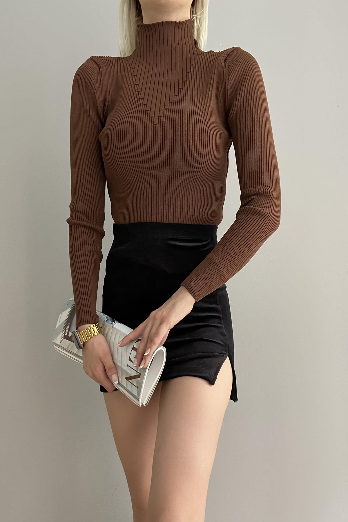 DİK YAKA FİTİLLİ TRIKO