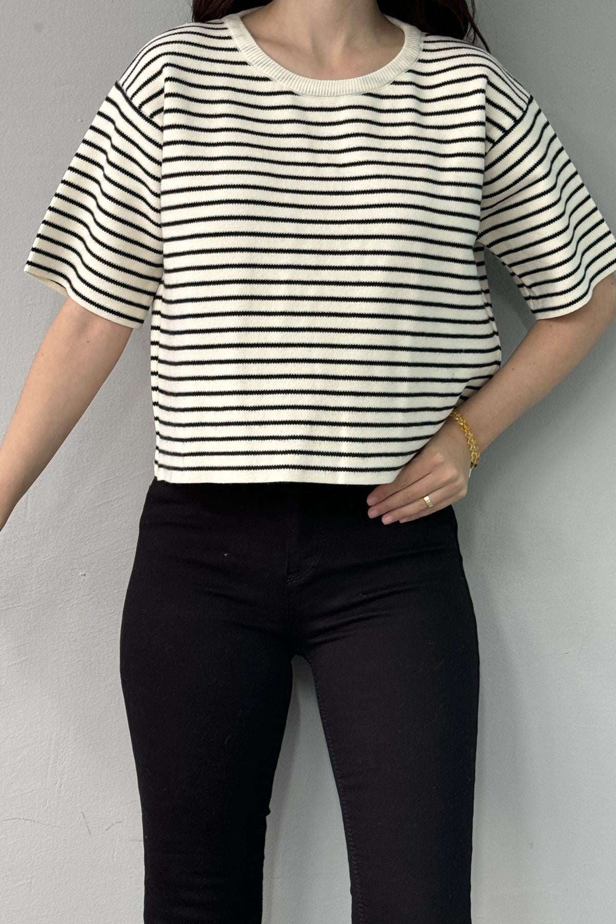 İNCE ÇİZGİ DETAY CROP TRIKO