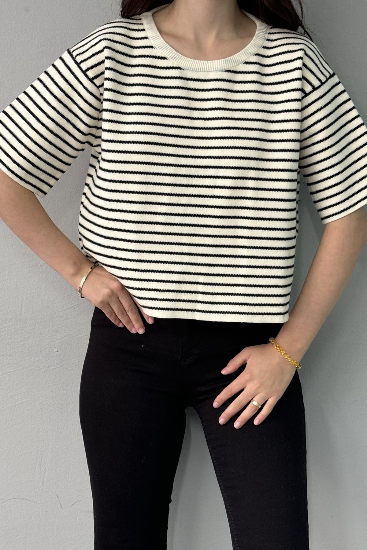 İNCE ÇİZGİ DETAY CROP TRIKO