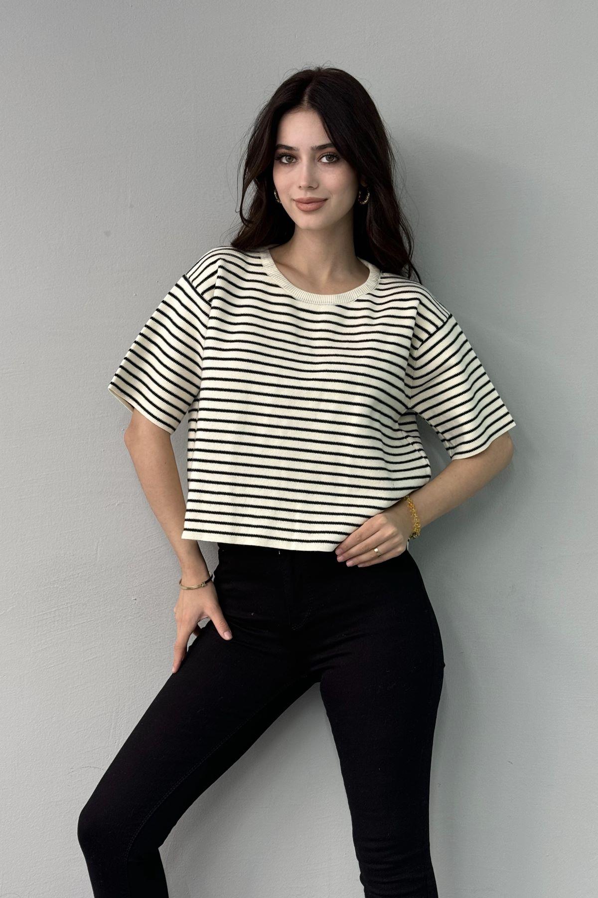 İNCE ÇİZGİ DETAY CROP TRIKO