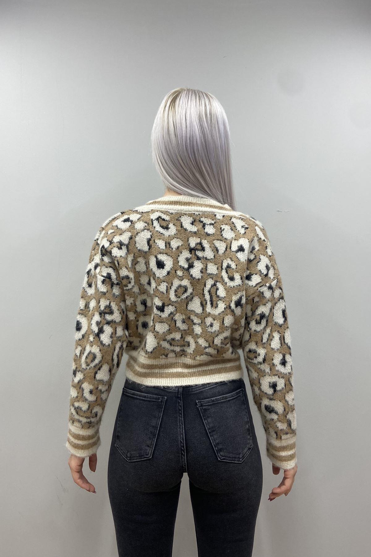 LEOPAR DESENLİ V YAKA TRIKO