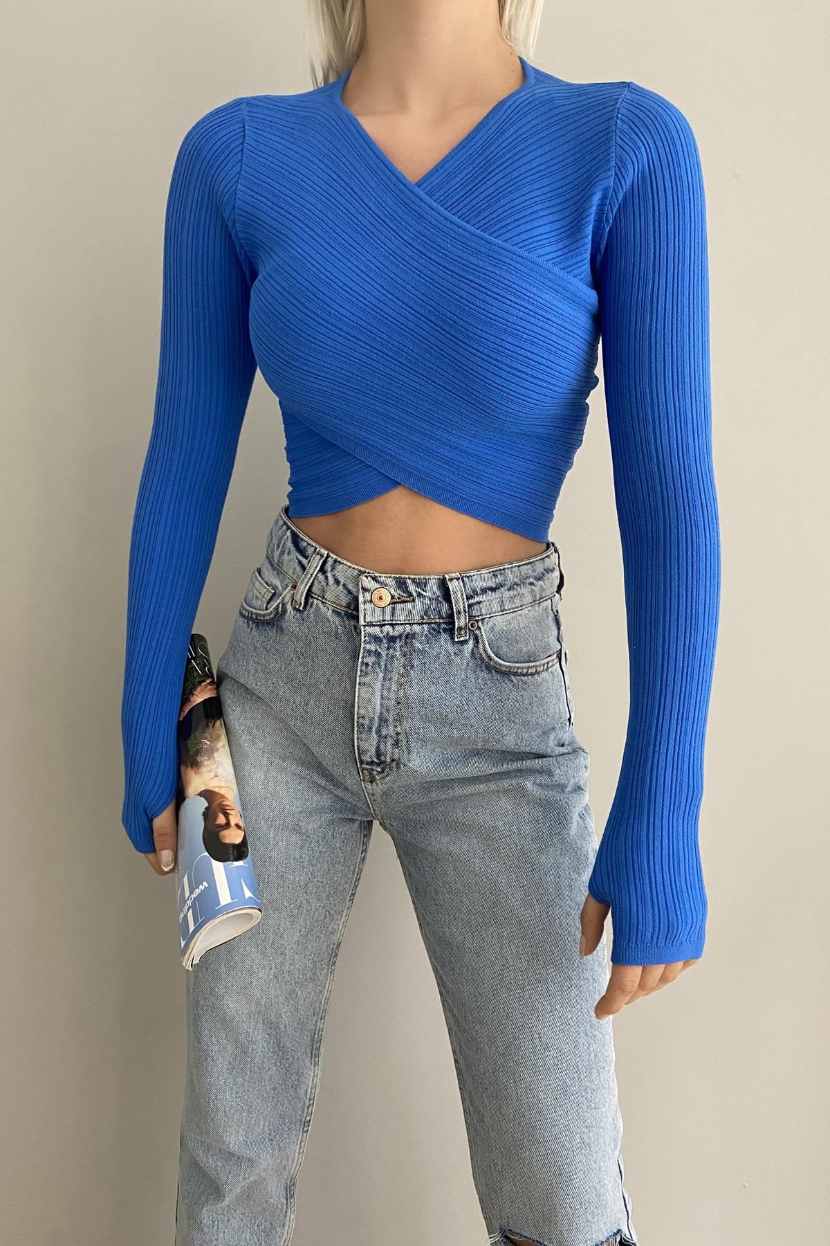 V YAKA ÖNÜ VEREV CROP KAZAK