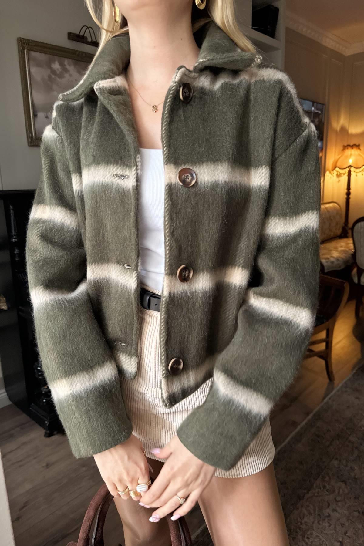 EKOSE DESEN CROP KAŞE CEKET