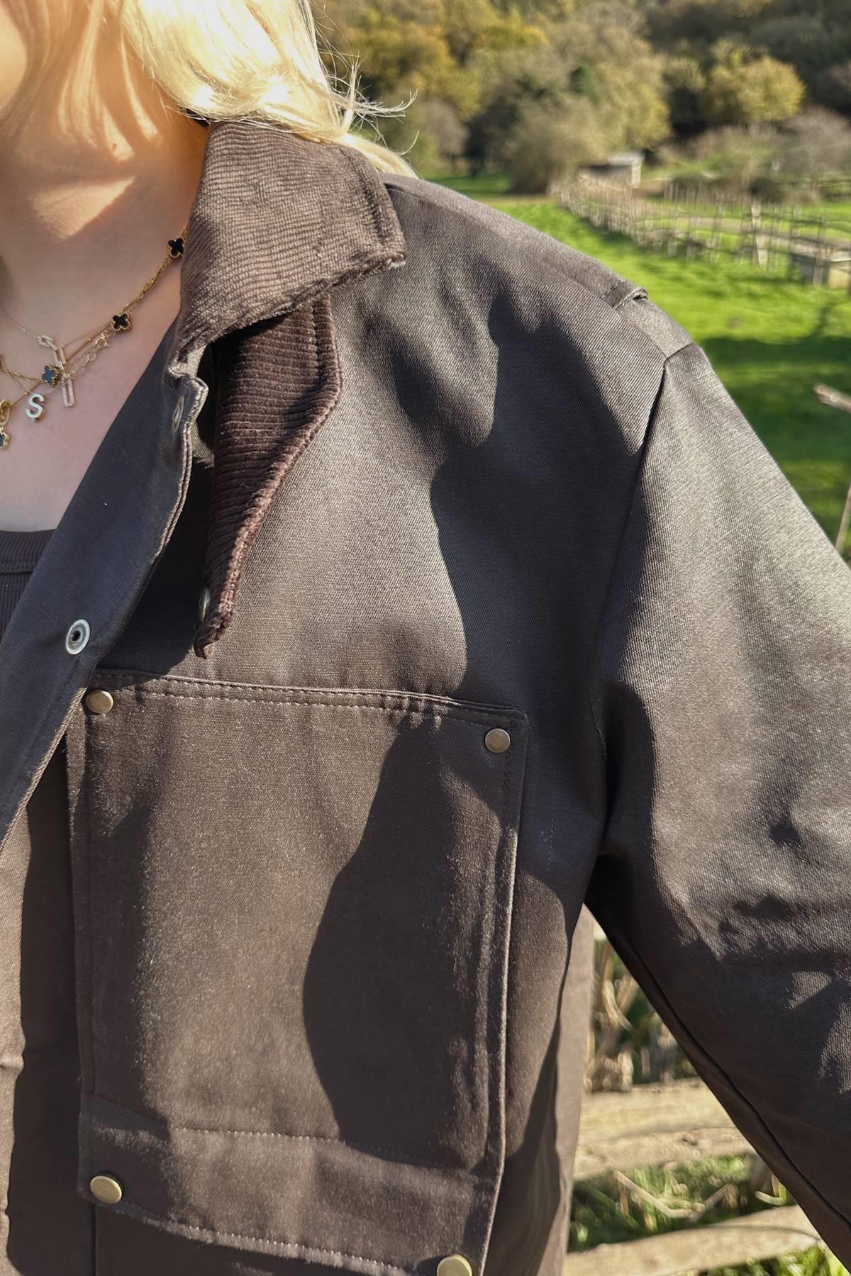KADİFE YAKA KAPİTONELİ MONT