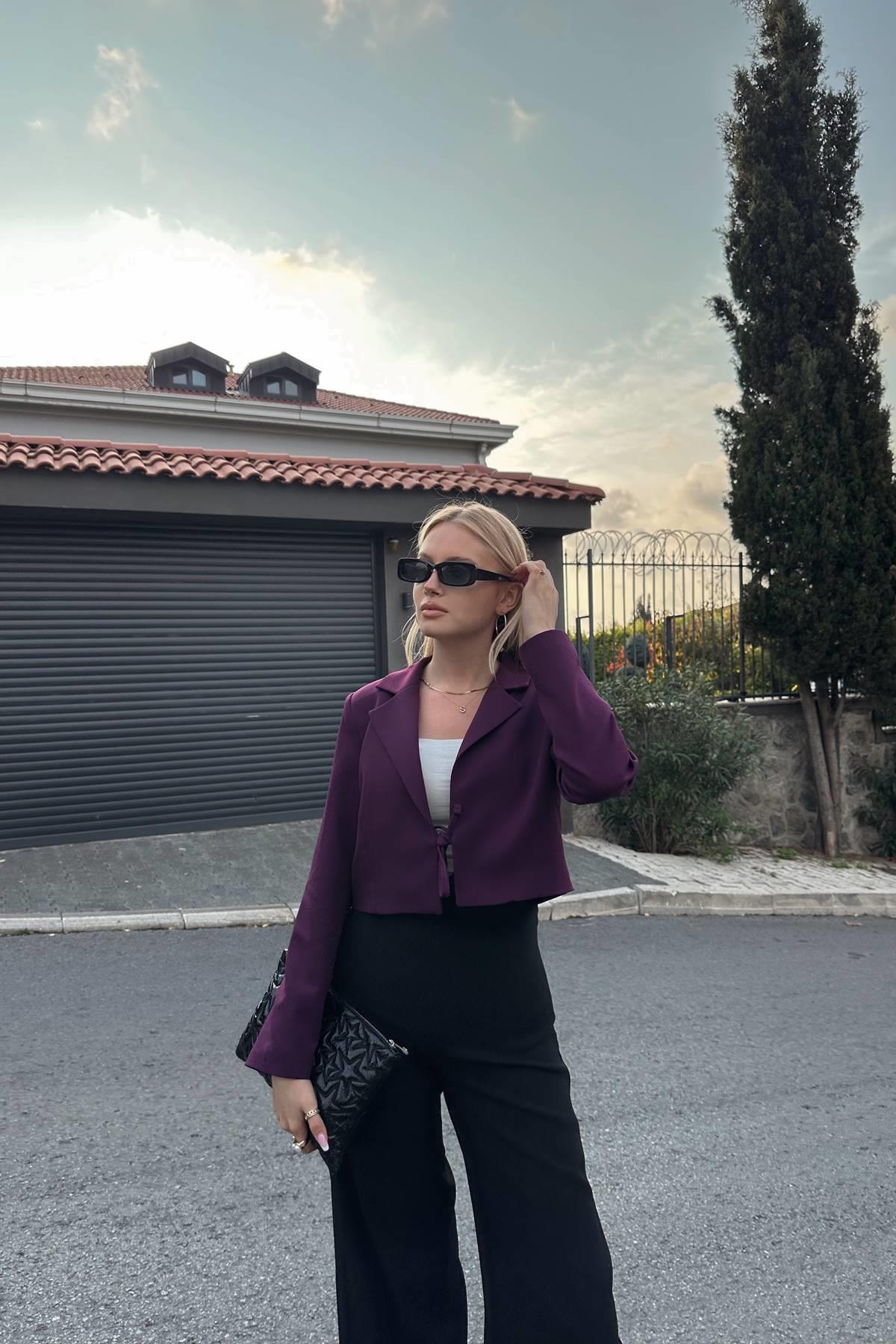 ÖN BAĞLAMA DETAY KISA CEKET