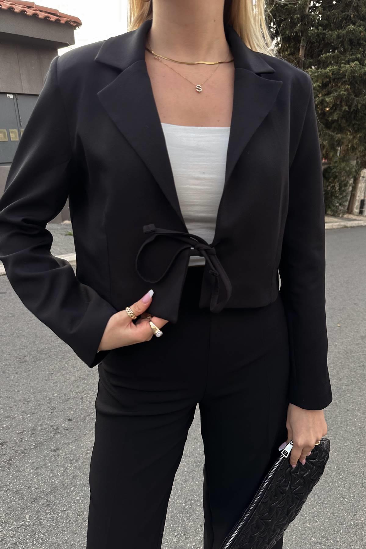 ÖN BAĞLAMA DETAY KISA CEKET