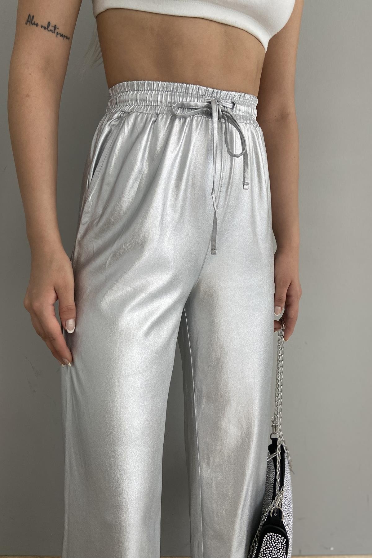 BELİ LASTİKLİ PARLAK PANTOLON
