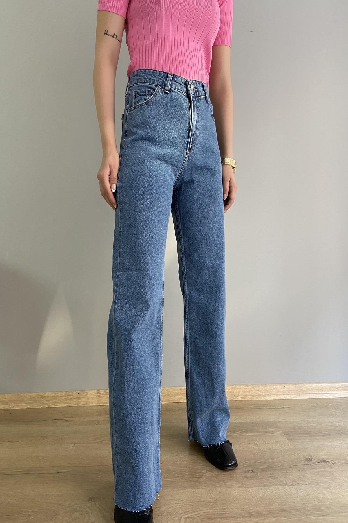 BOL PAÇA KESİK PANTALON