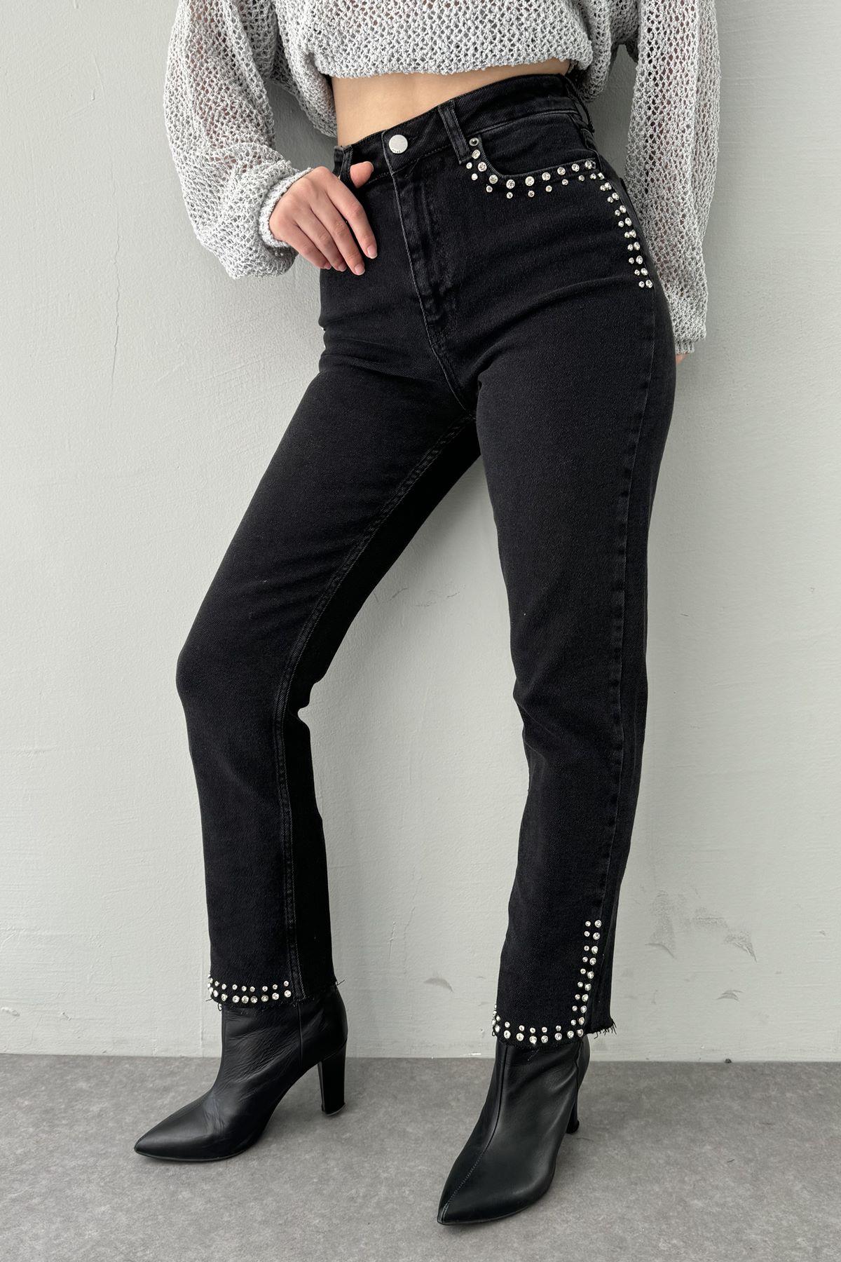 CEPLERİ VE PAÇALARI TAŞLI MOM FİT KOT PANTOLON