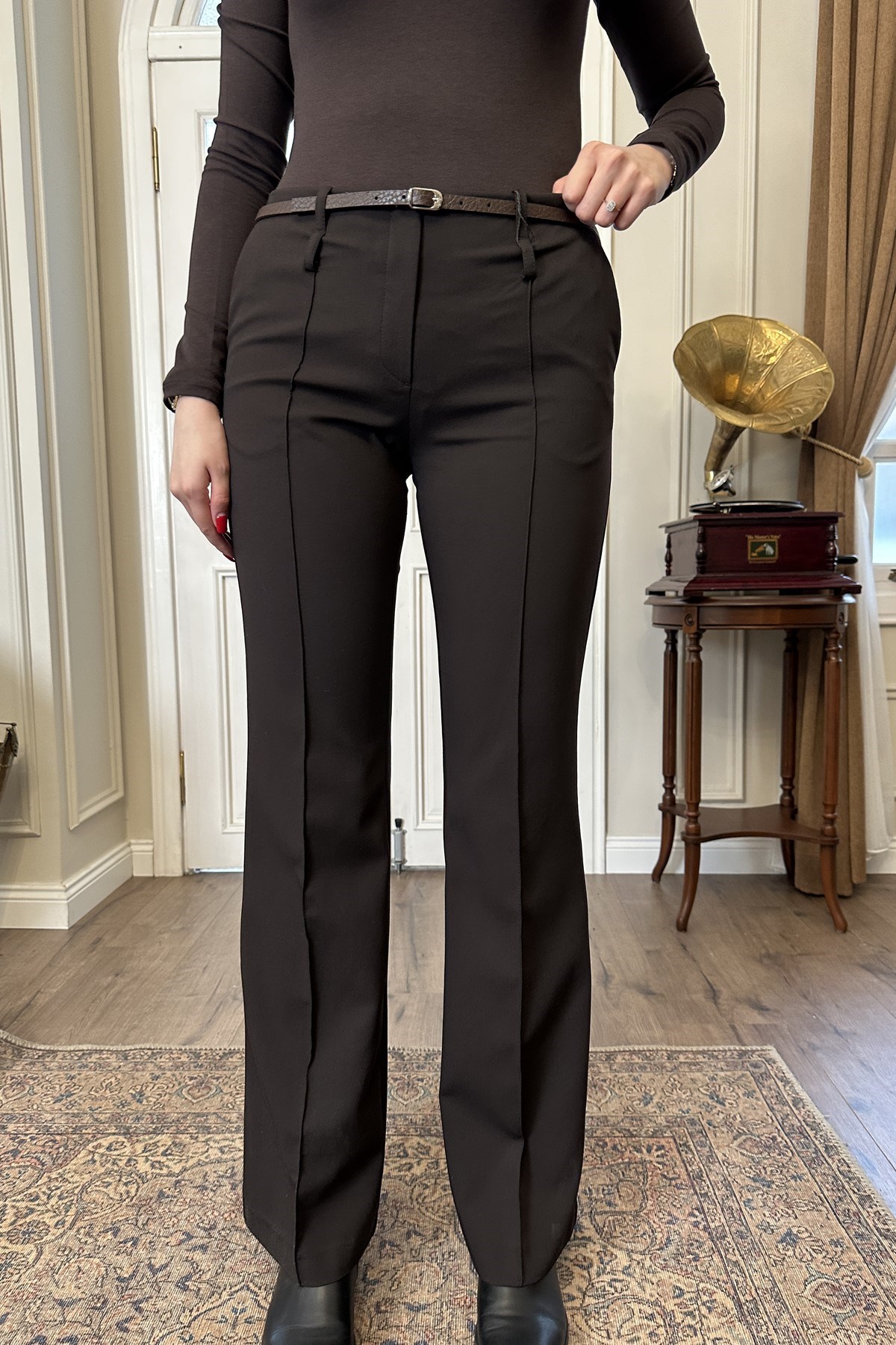 KEMERLİ DÜZ KESİM PANTOLON