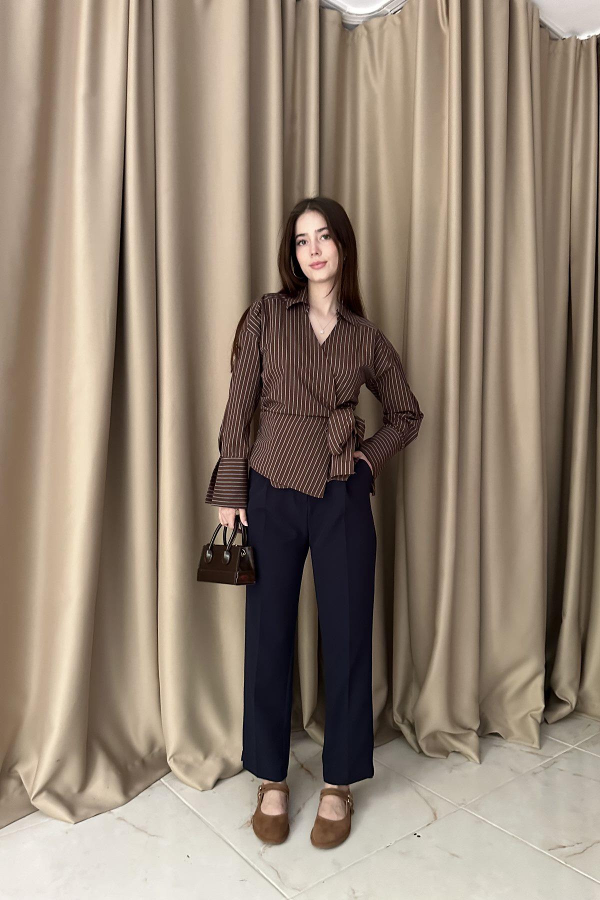 PAÇA YIRTMAÇLI KEMERLİ PANTALON