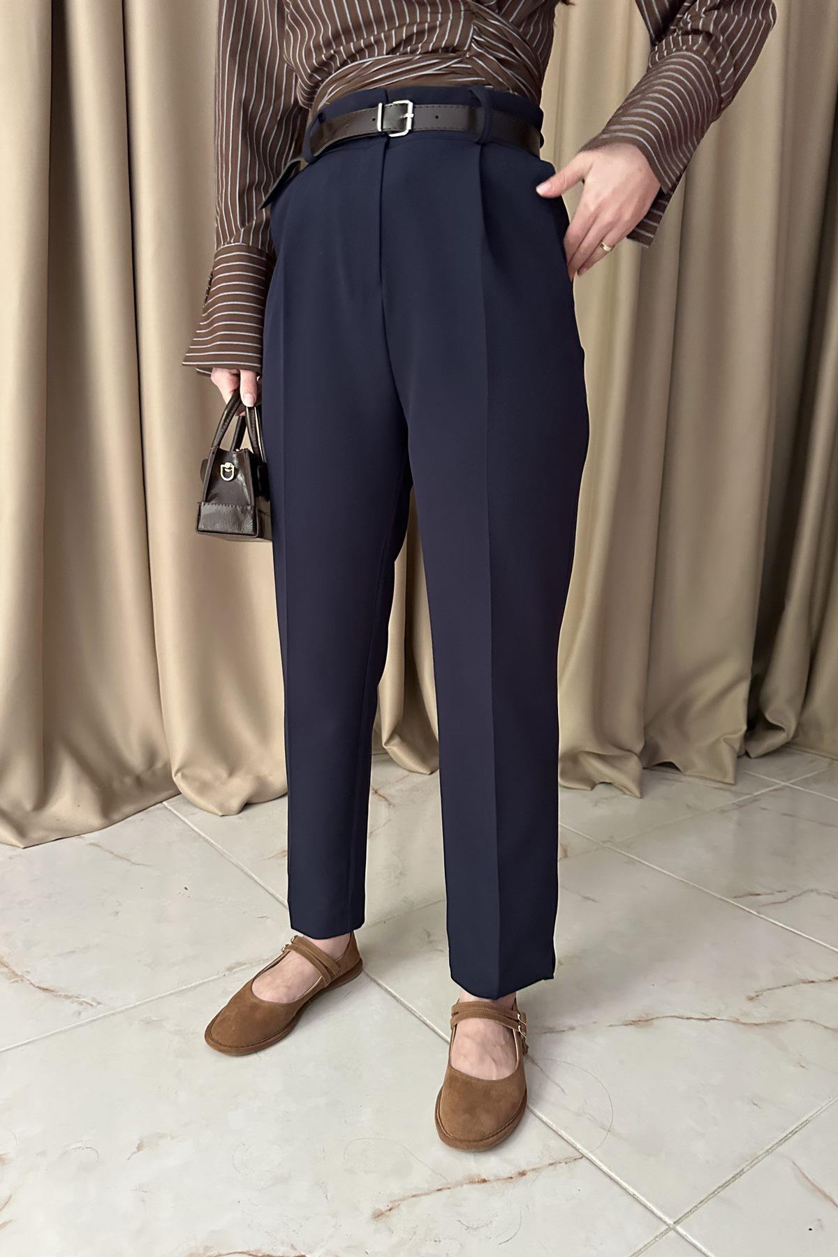 PAÇA YIRTMAÇLI KEMERLİ PANTALON