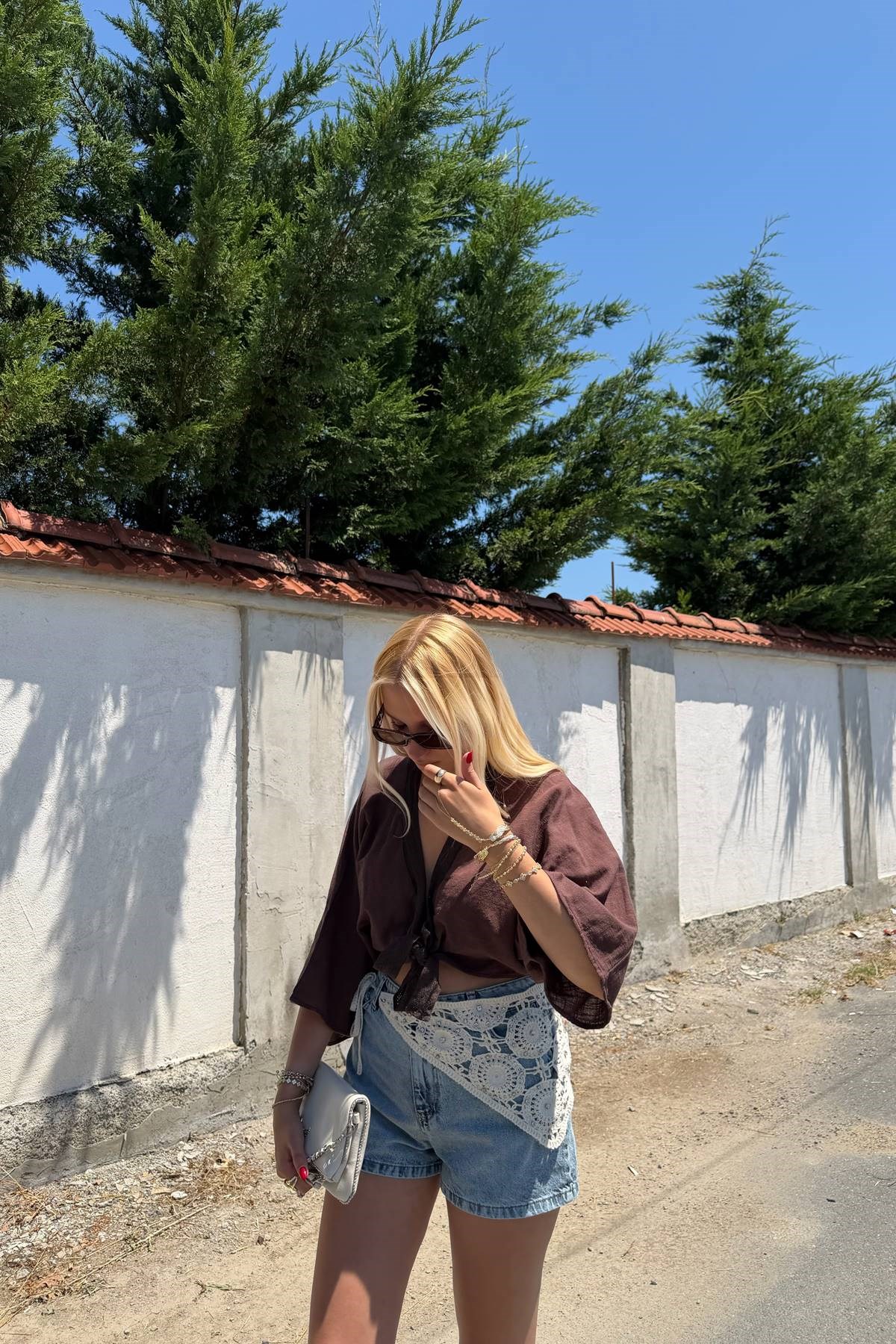 AKSESUARLI DENIM KOT ŞORT