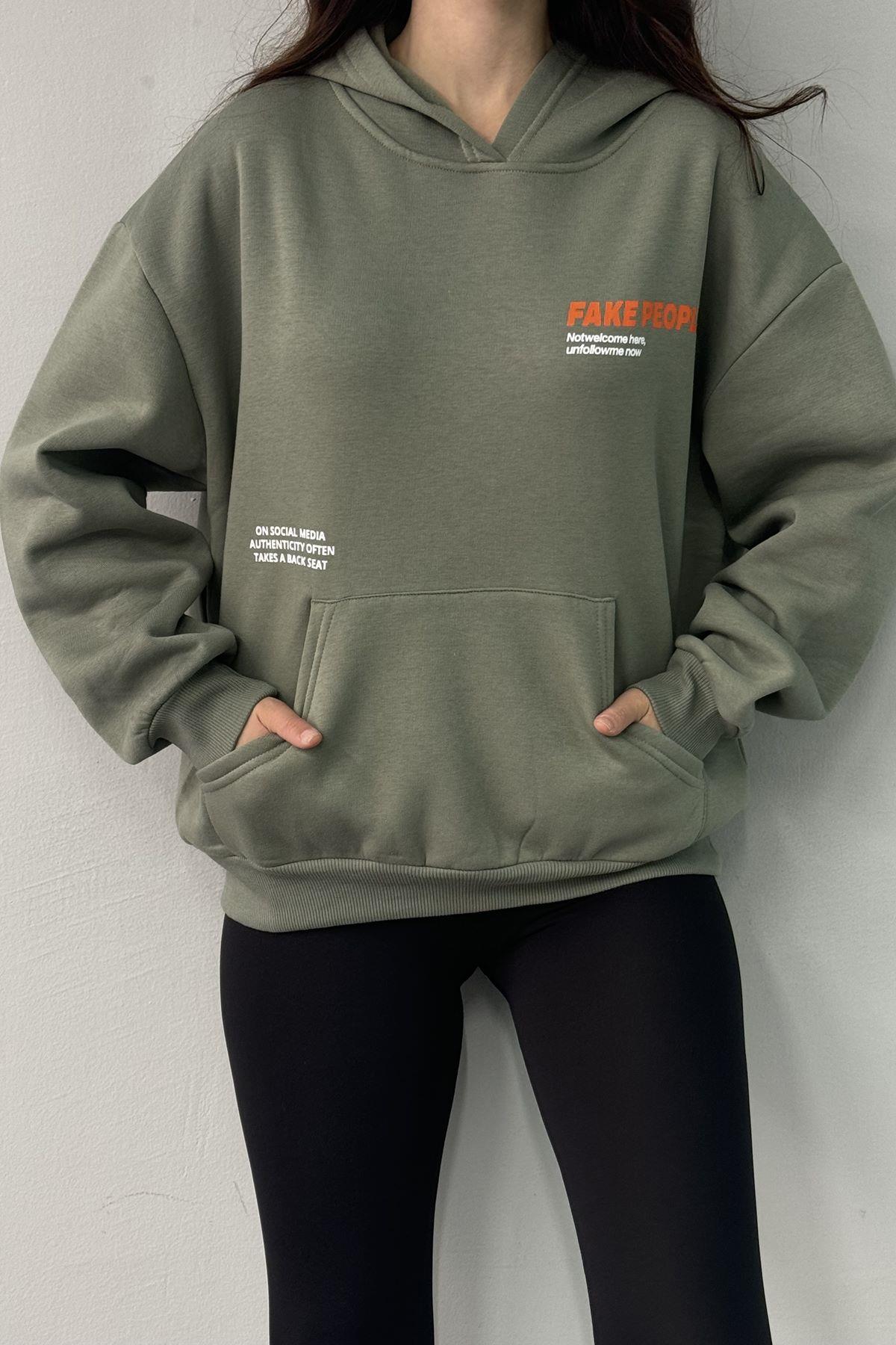 BASKI DETAY KAPŞONLU SWEATSHIRT