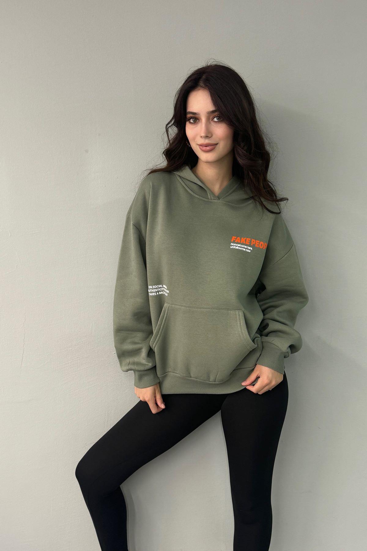 BASKI DETAY KAPŞONLU SWEATSHIRT