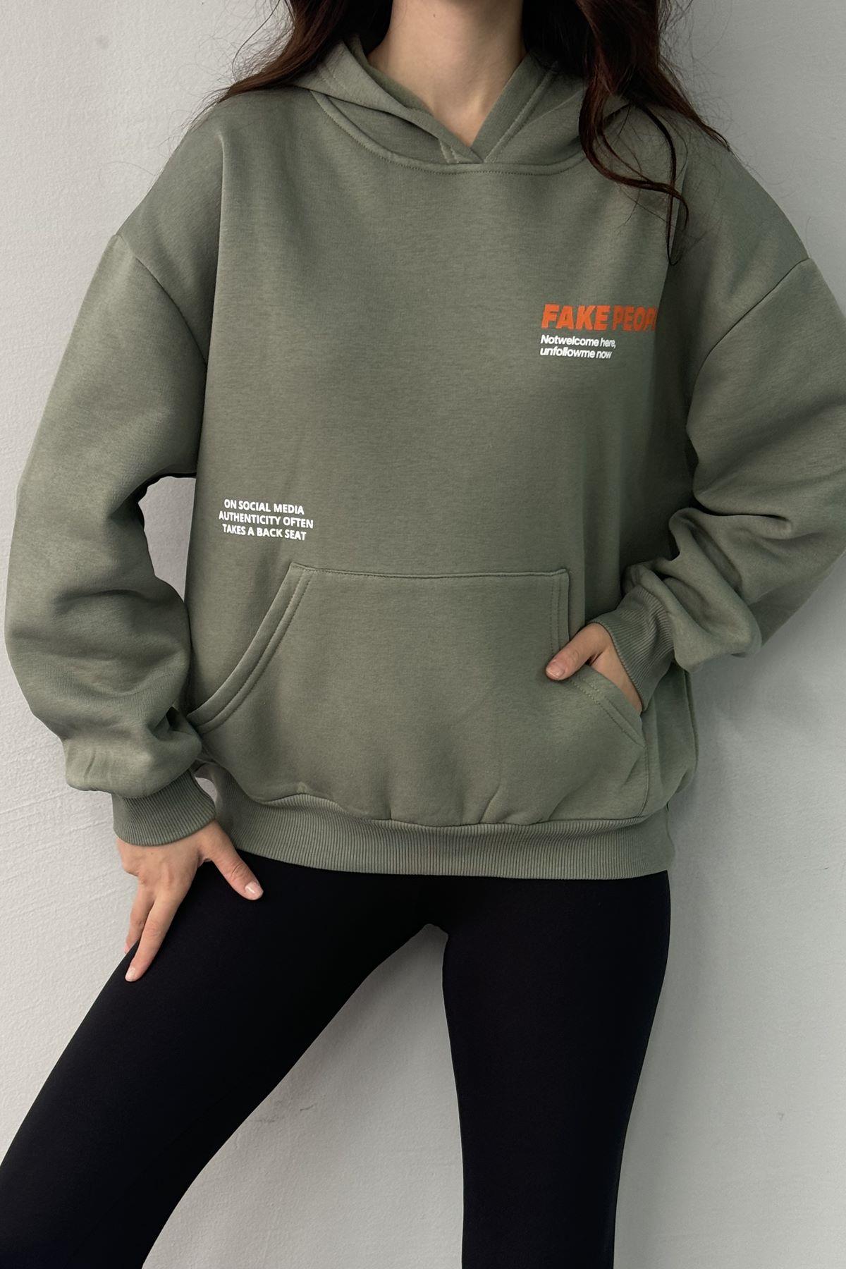 BASKI DETAY KAPŞONLU SWEATSHIRT