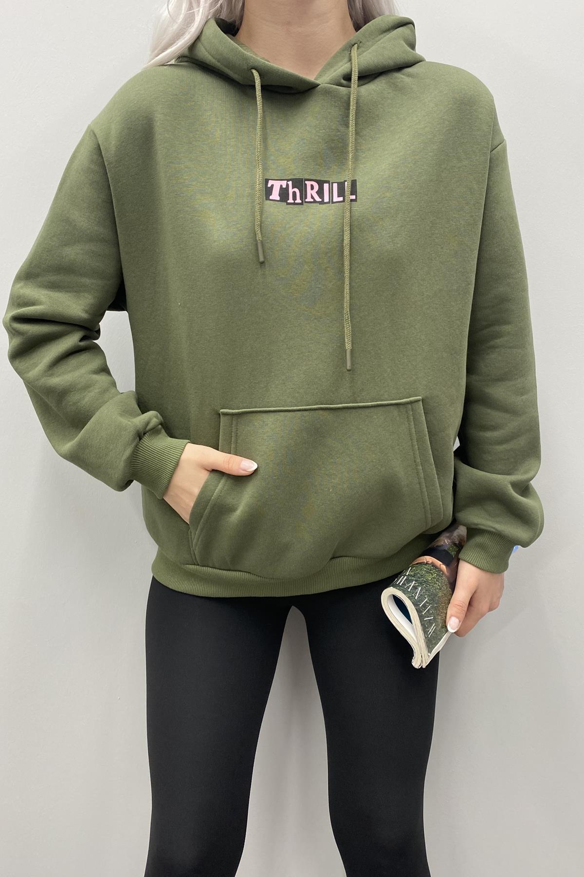 BASKI DETAYLI KAPŞONLU SWEATSHIRT