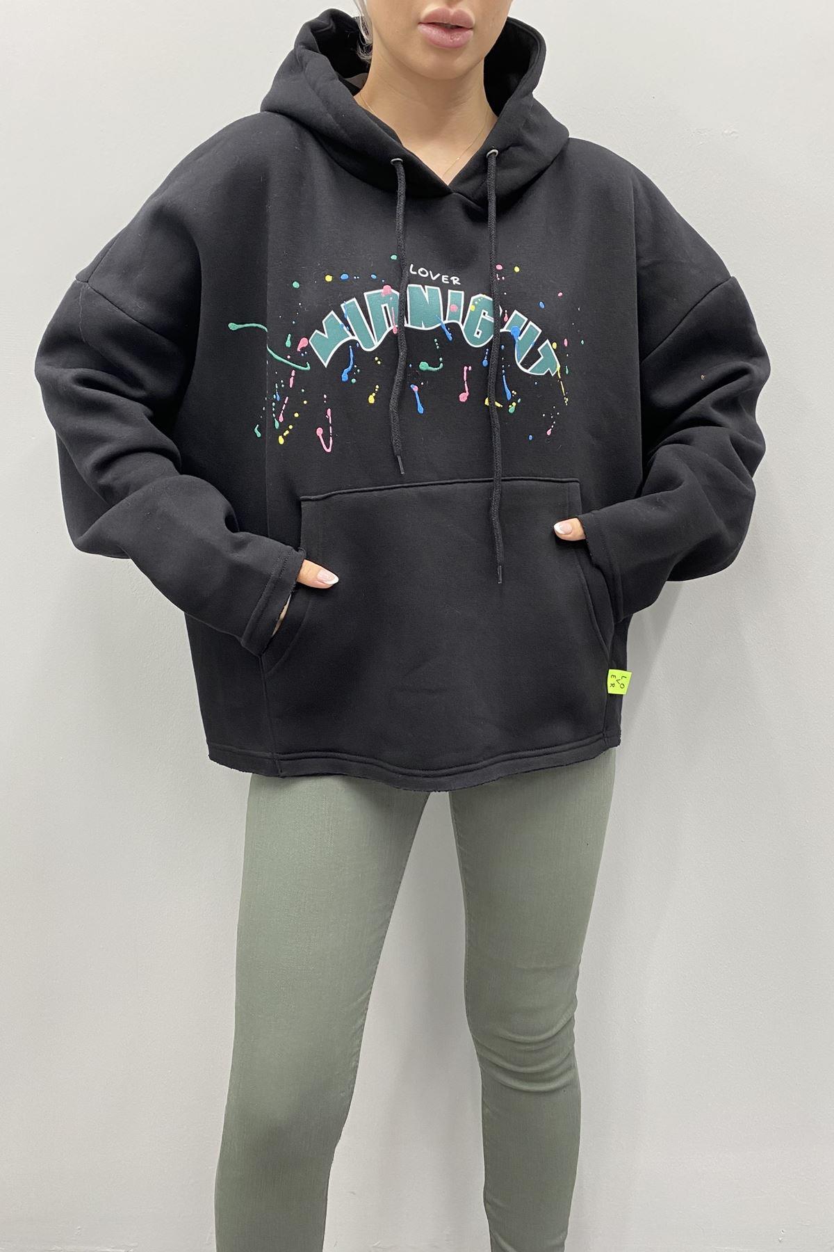 BASKI DETAYLI KAPŞONLU SWEATSHIRT
