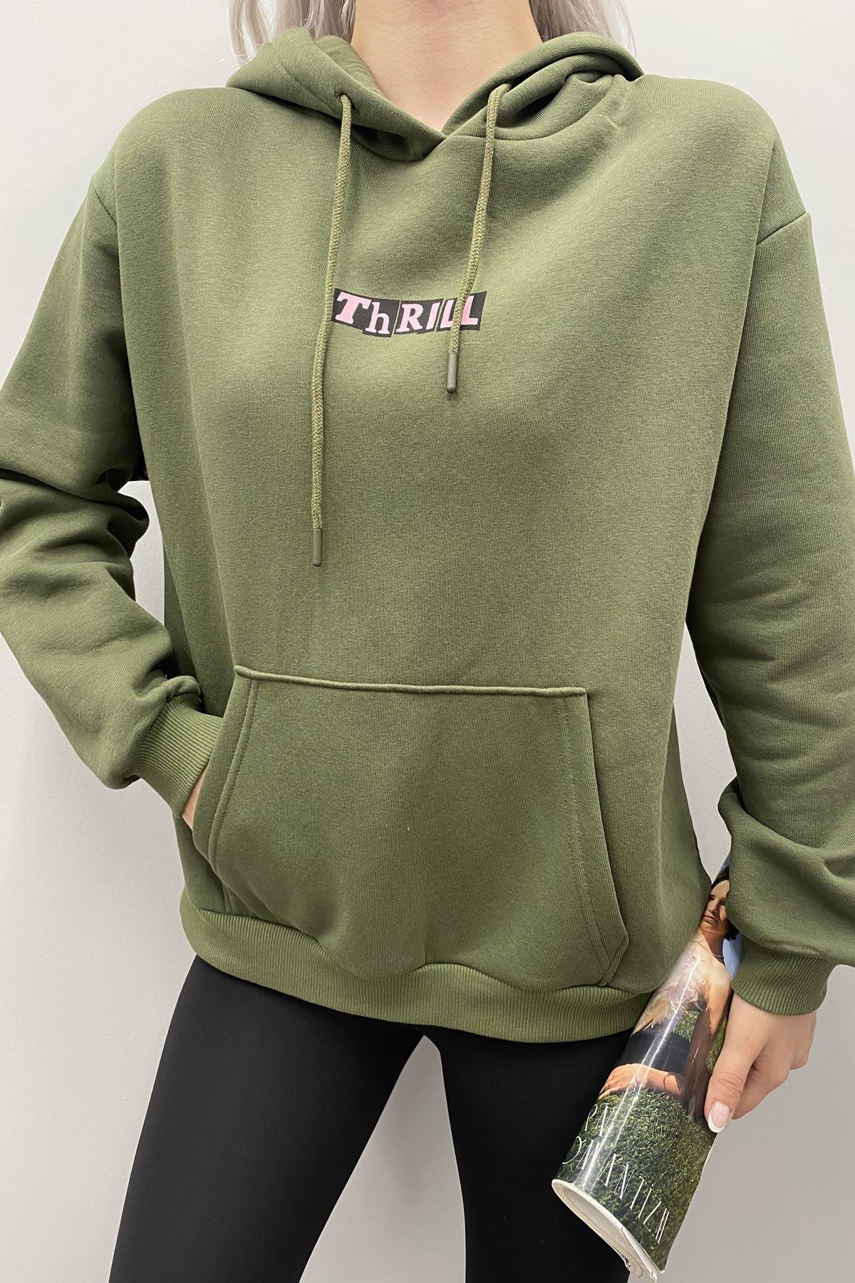BASKI DETAYLI KAPŞONLU SWEATSHIRT