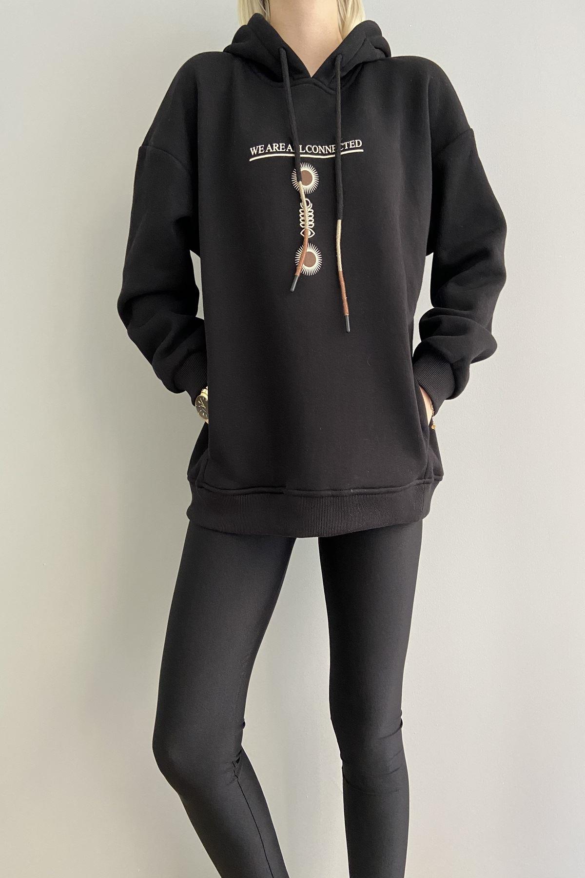 BASKILI KAPŞONLU SWEAT