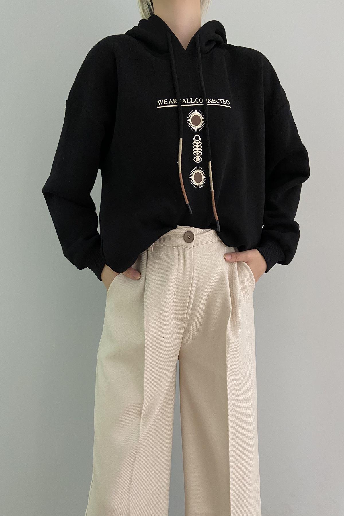 BASKILI KAPŞONLU SWEAT