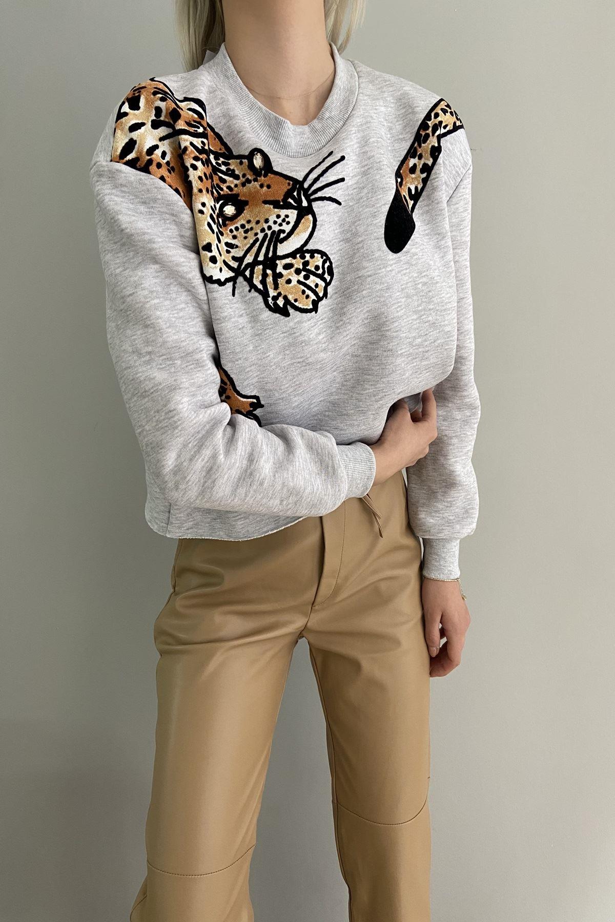 BASKILI SWEAT