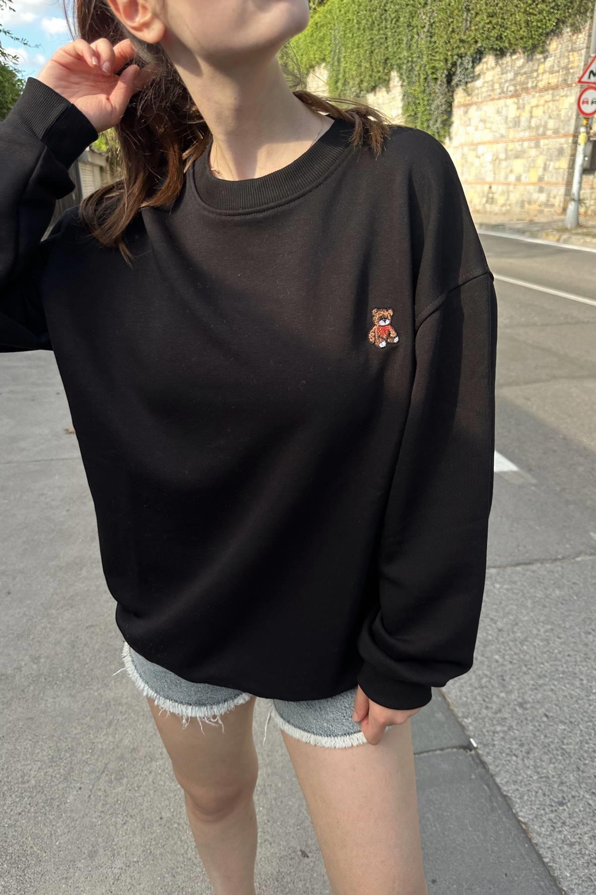 BİSİKLET YAKA AYI NAKIŞLI SWEATSHIRT