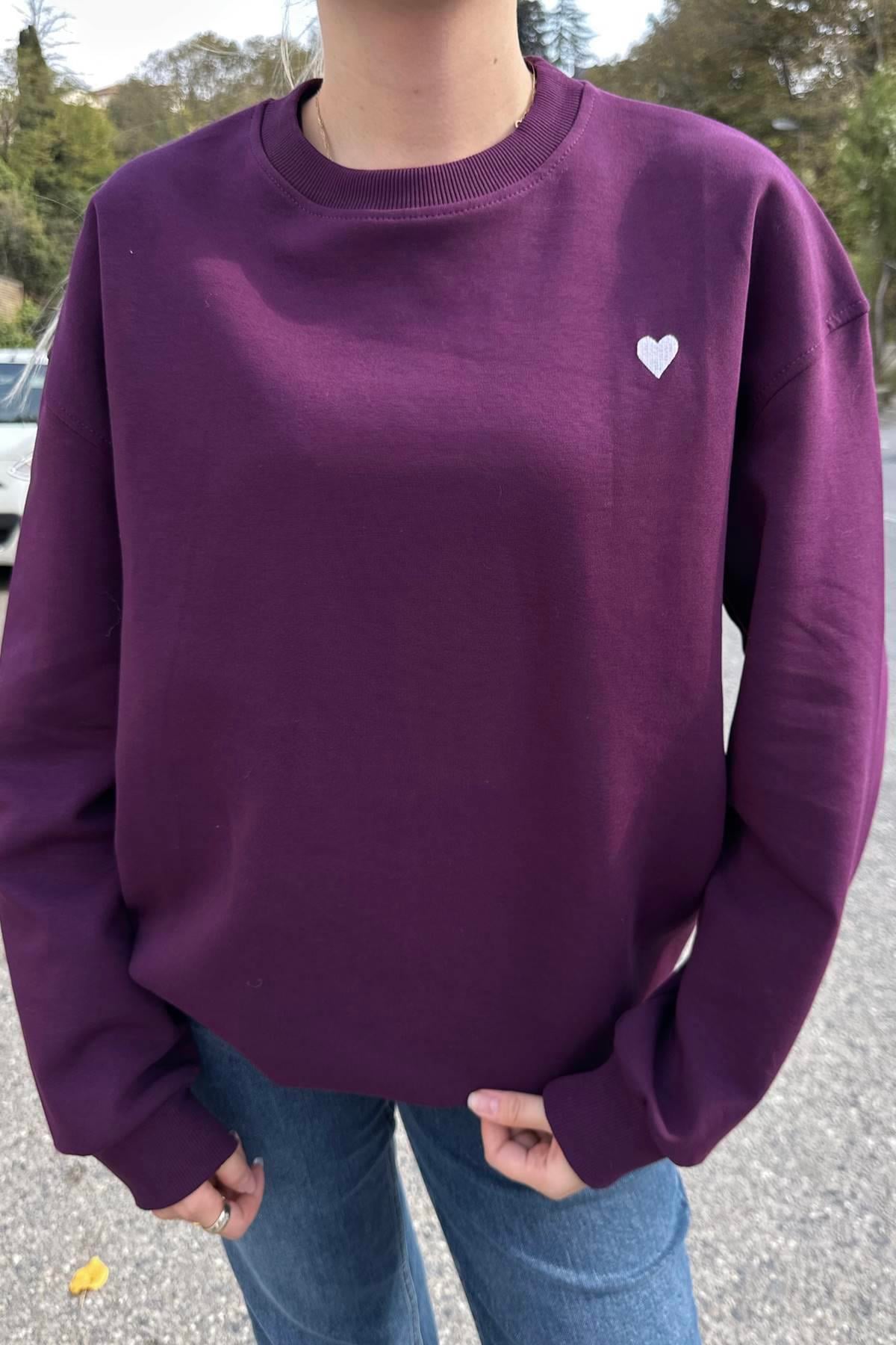 BİSİKLET YAKA KALP NAKIŞLI SWEATSHIRT