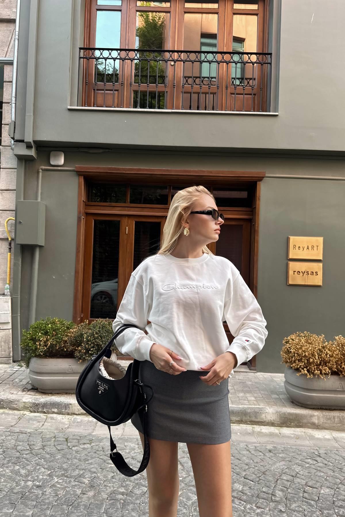 BİSİKLET YAKA NAKIŞ DETAY SWEATSHIRT