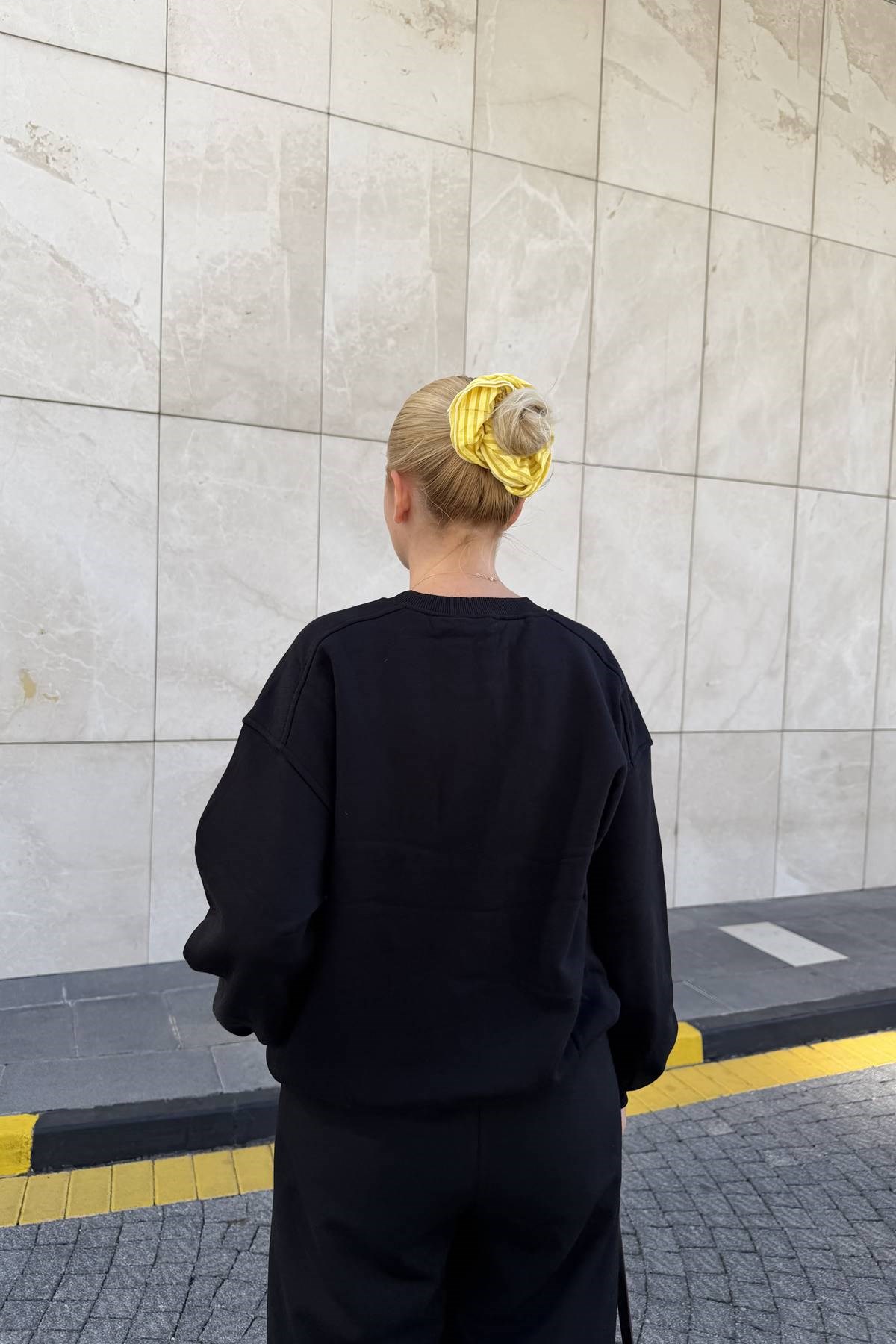 BİSİKLET YAKA OMUZ ROBALI SWEATSHIRT