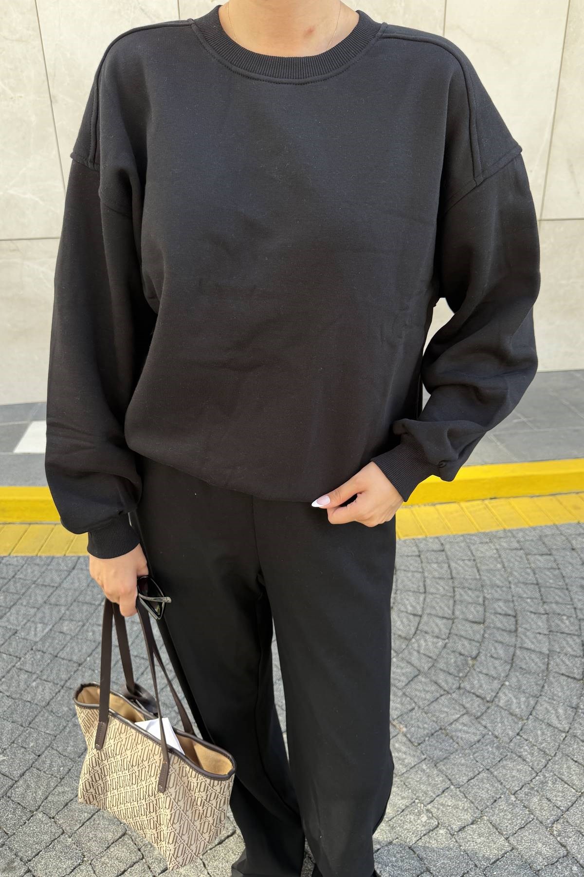 BİSİKLET YAKA OMUZ ROBALI SWEATSHIRT