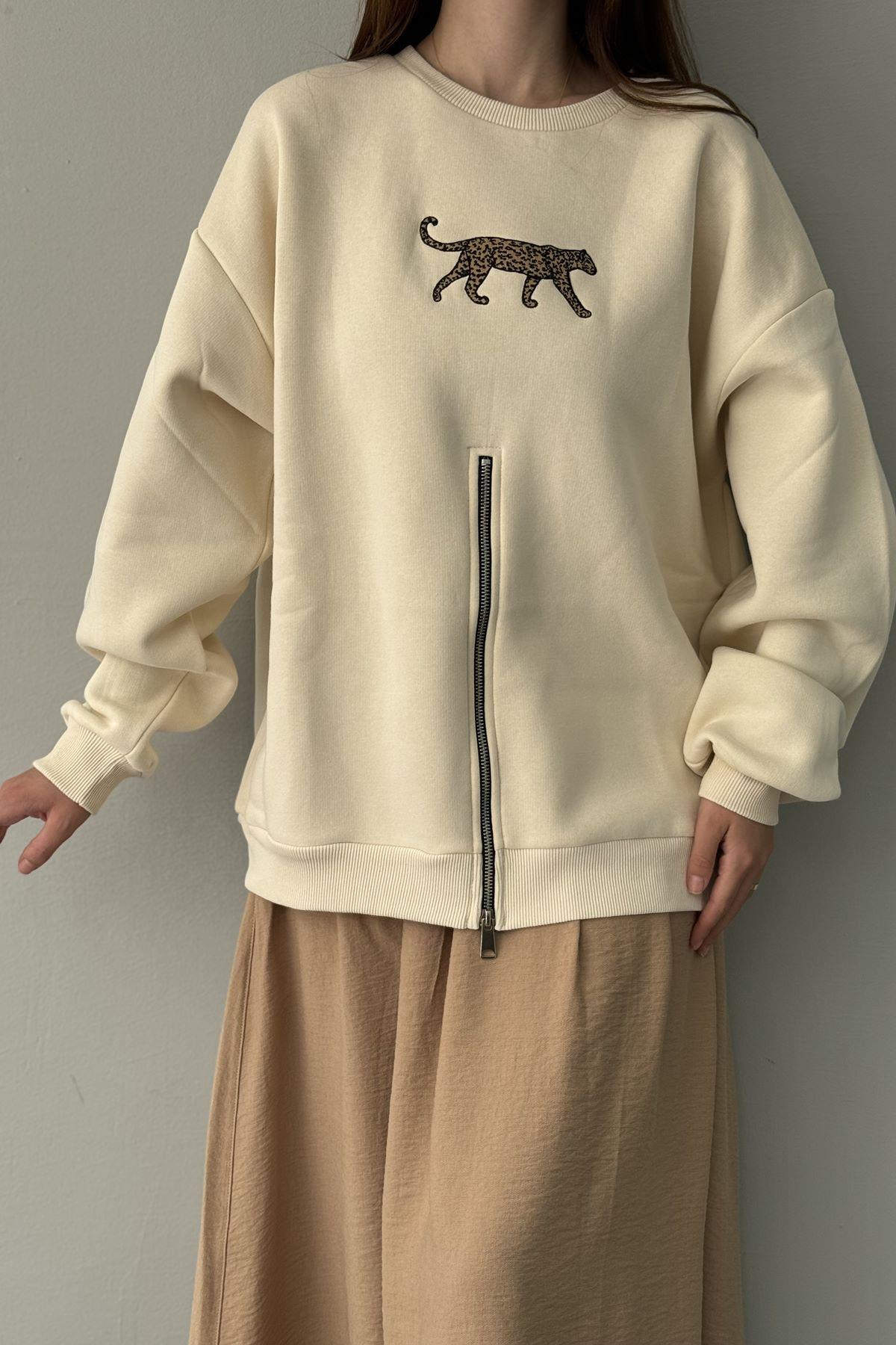 FERMUAR VE NAKIŞ DETAYLI SWEATSHIRT