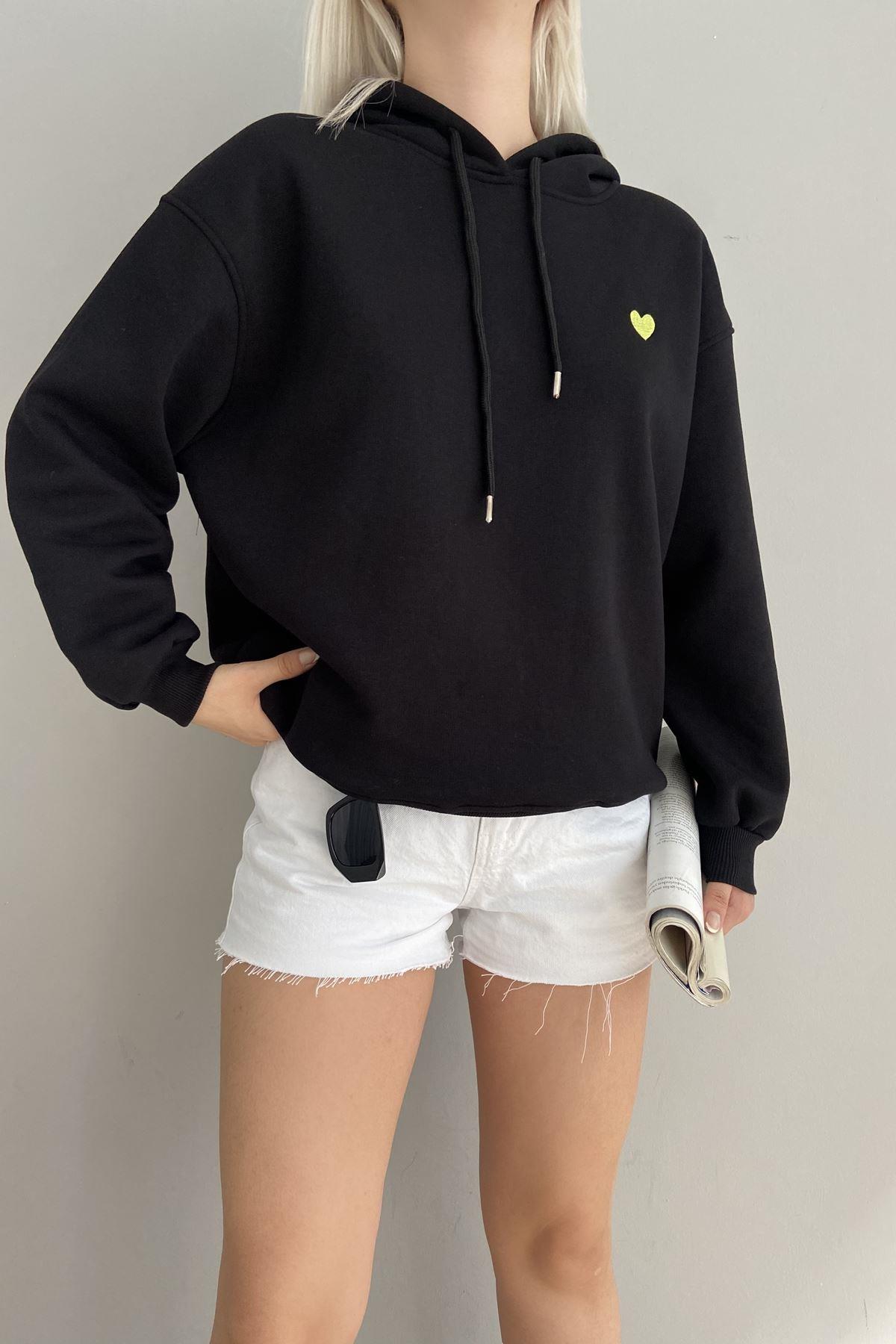KALP NAKIŞLI KAPŞONLU SWEATSHIRT
