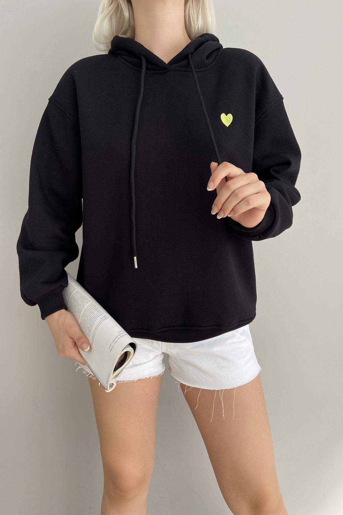 KALP NAKIŞLI KAPŞONLU SWEATSHIRT