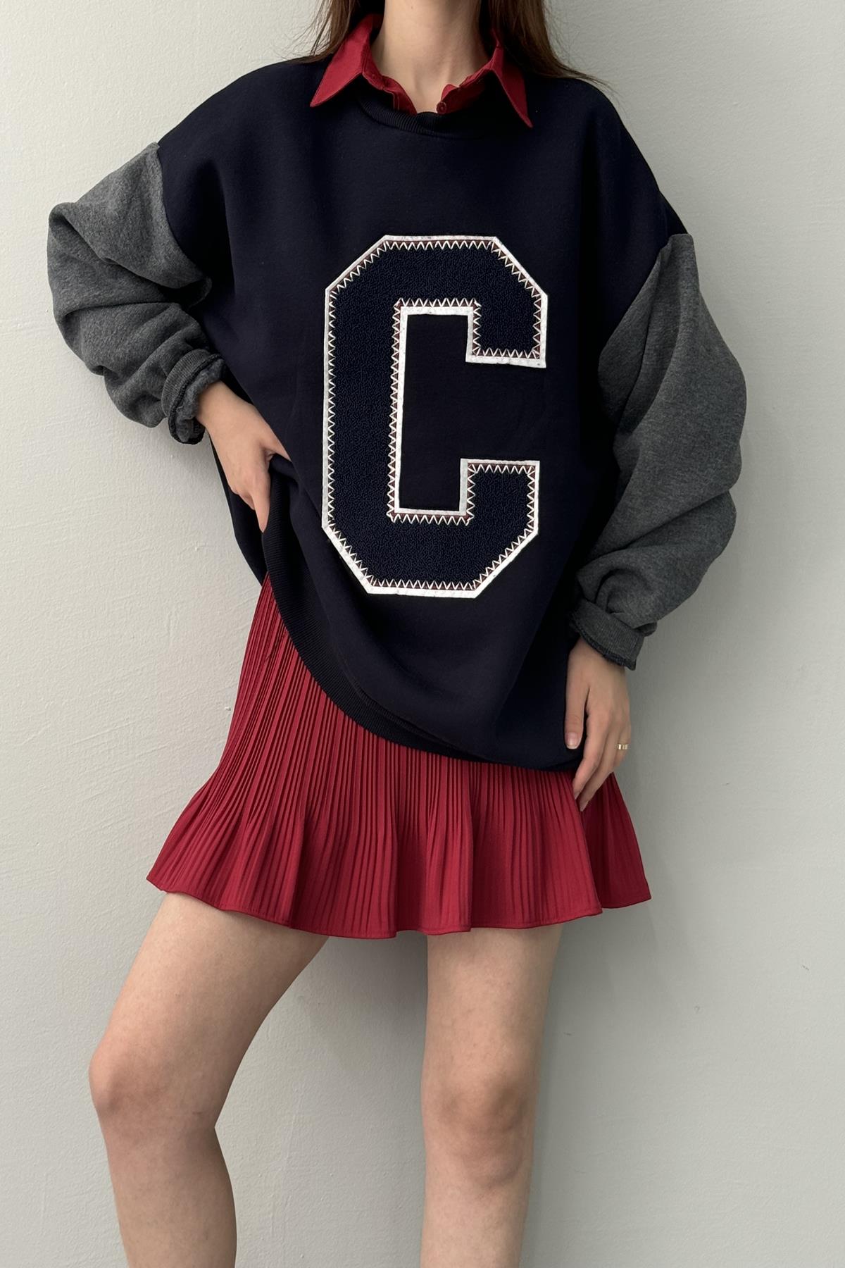 KEÇE DETAYLI SWEATSHIRT