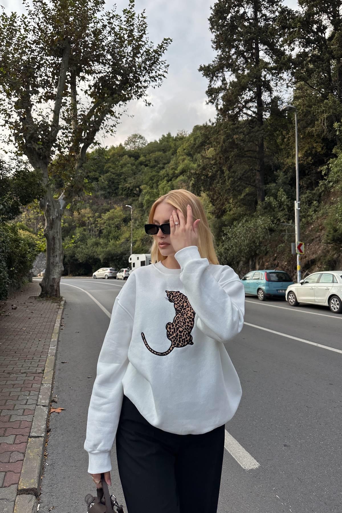 NAKIŞ DETAY SWEATSHIRT