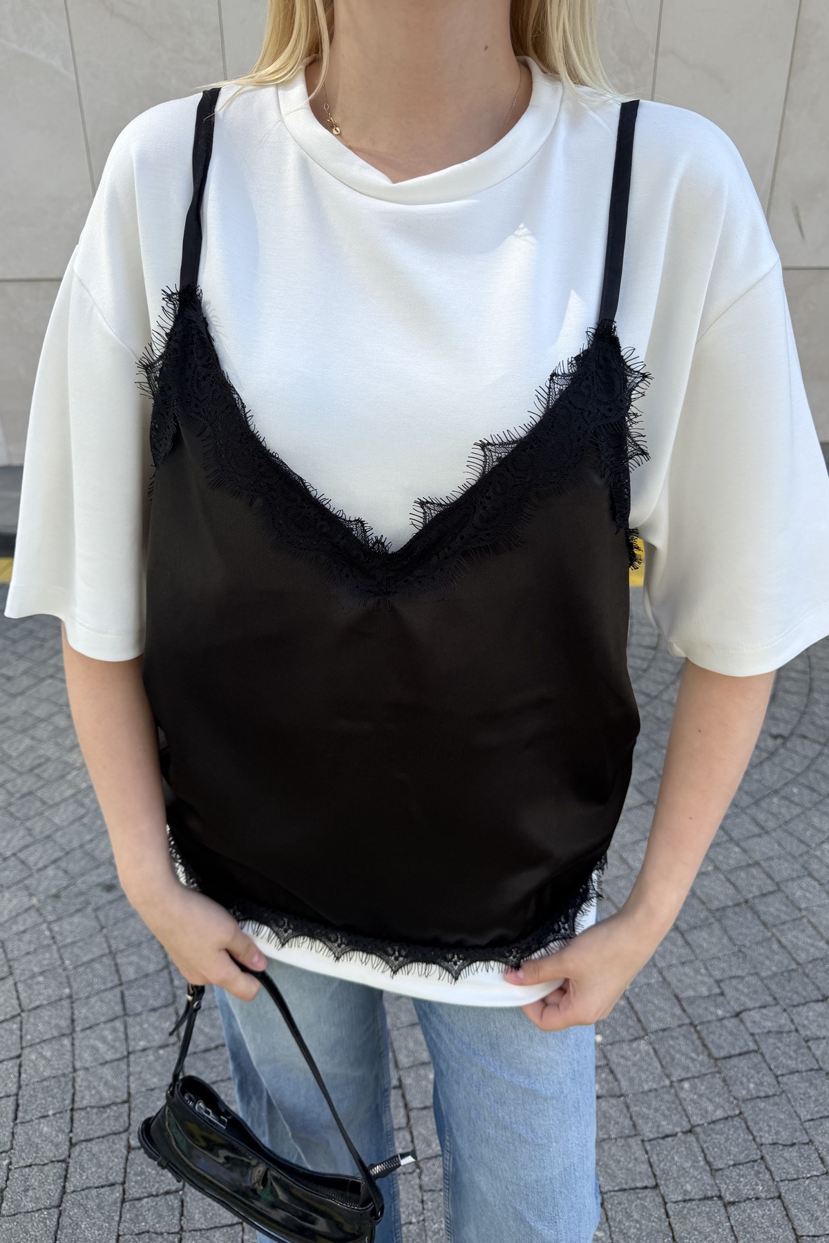 ASKILI SATEN DANTELLİ TSHIRT