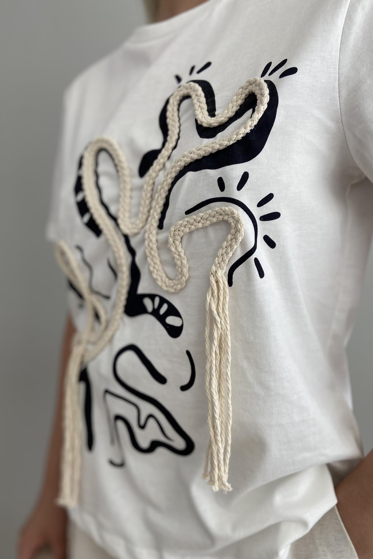 BAĞCIKLI PÜSKÜLLÜ TSHIRT