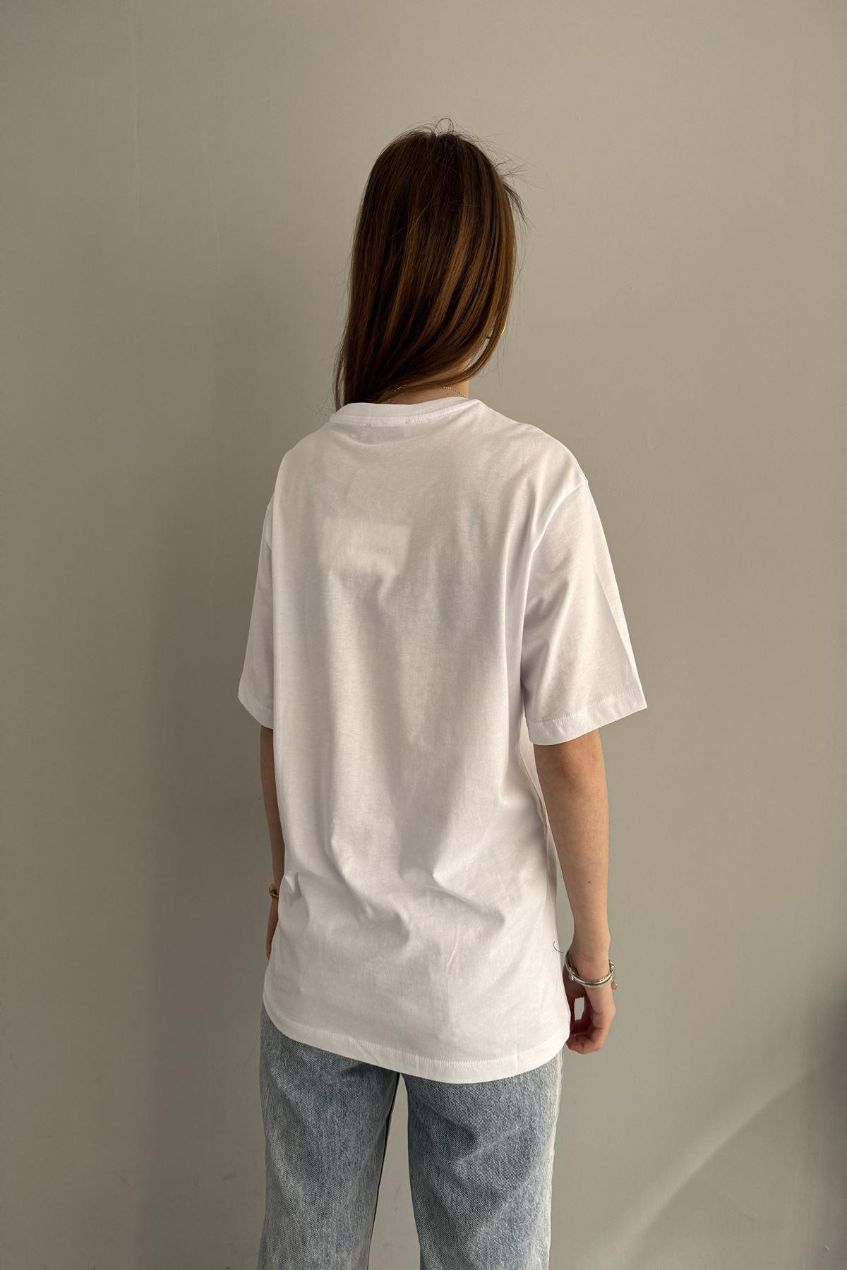 BASKI BE NAKIŞ DETAYLI TSHIRT