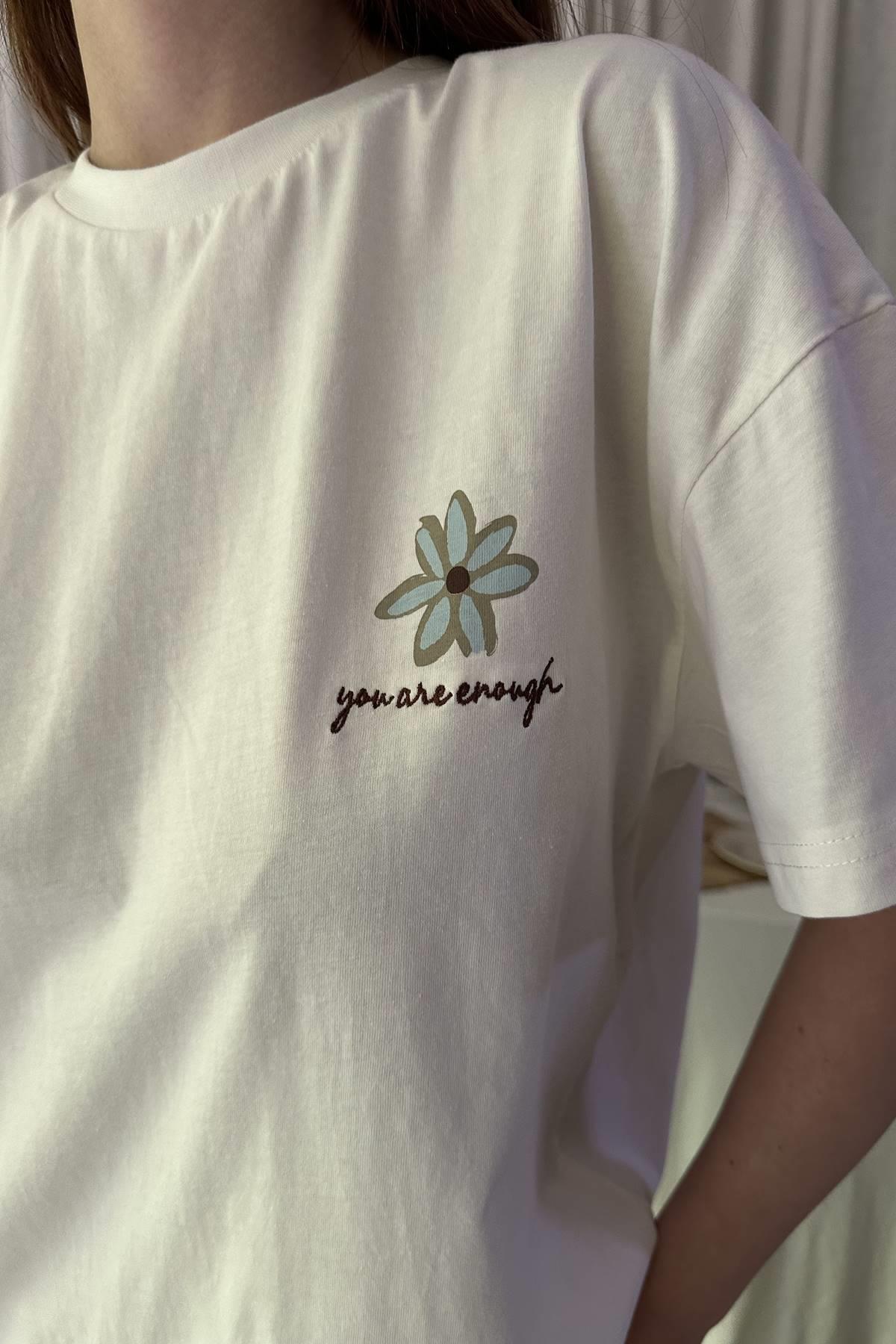 BASKI VE NAKIŞ DETAYLI TSHIRT