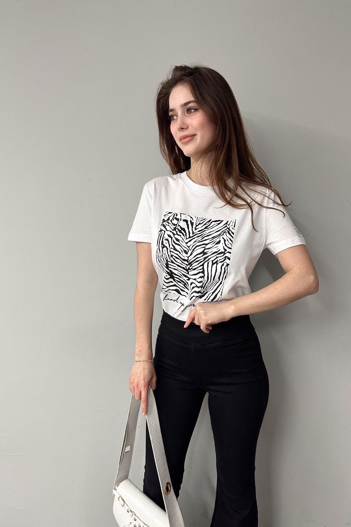 BASKI VE NAKIŞ DETAYLI TSHIRT