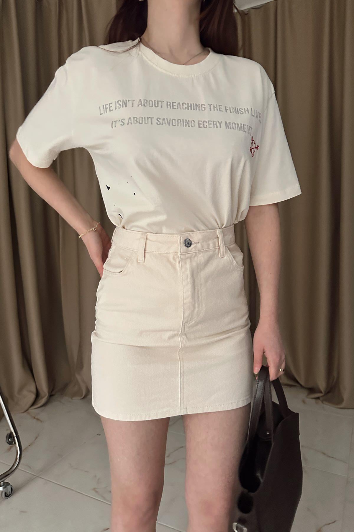 BASKI VE NAKIŞ DETAYLI TSHIRT