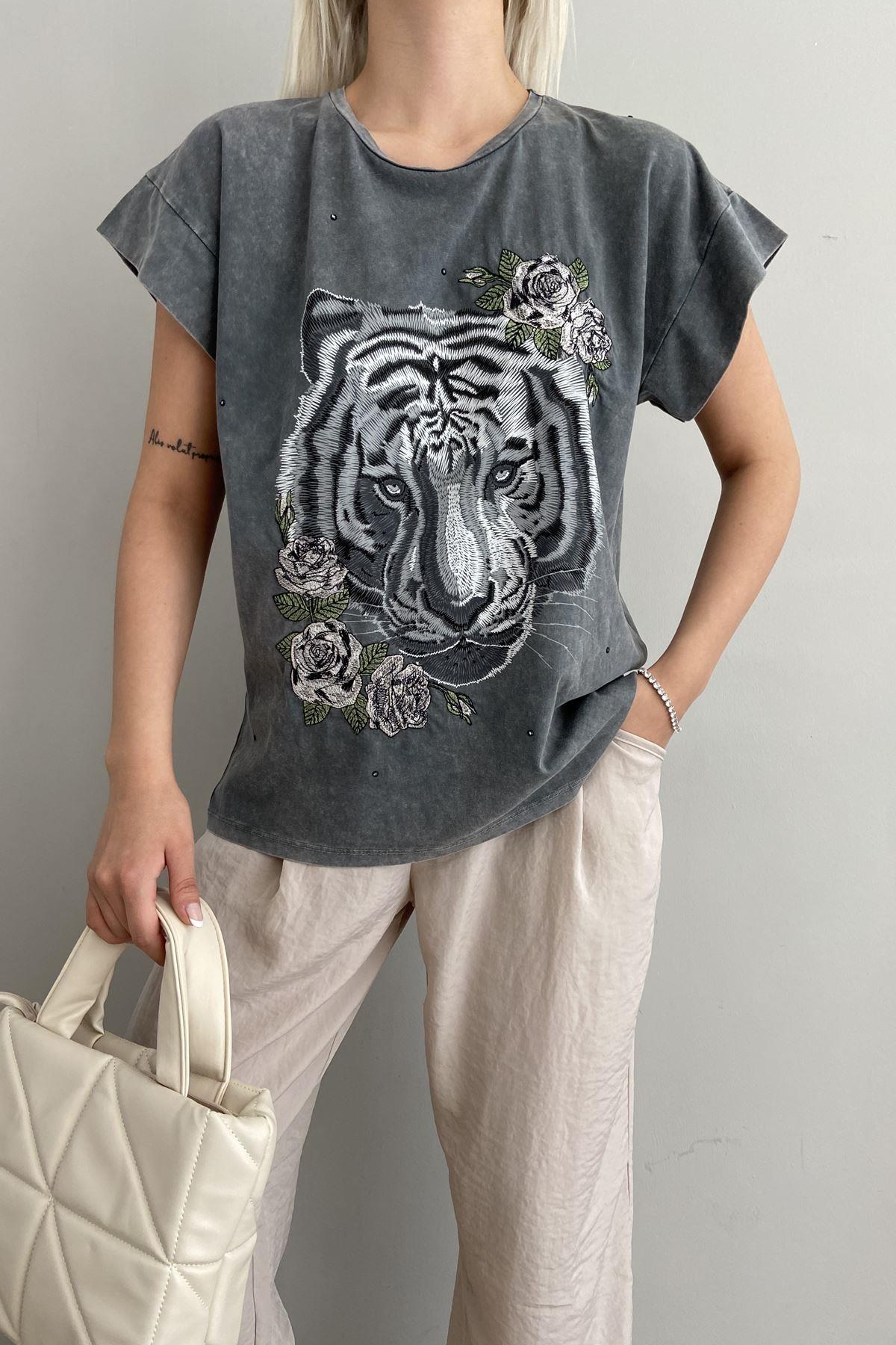 BASKILI YIKAMALI TSHIRT