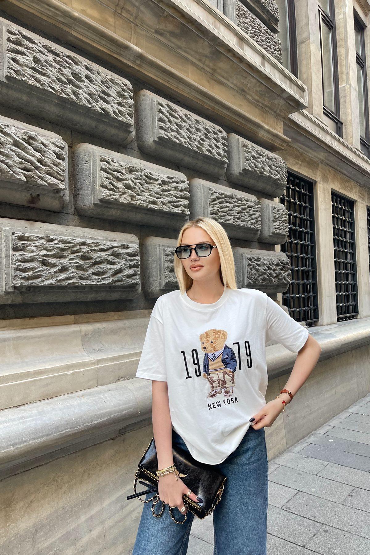BİSİKLET YAKA AYICIK NAKIŞLI TSHIRT