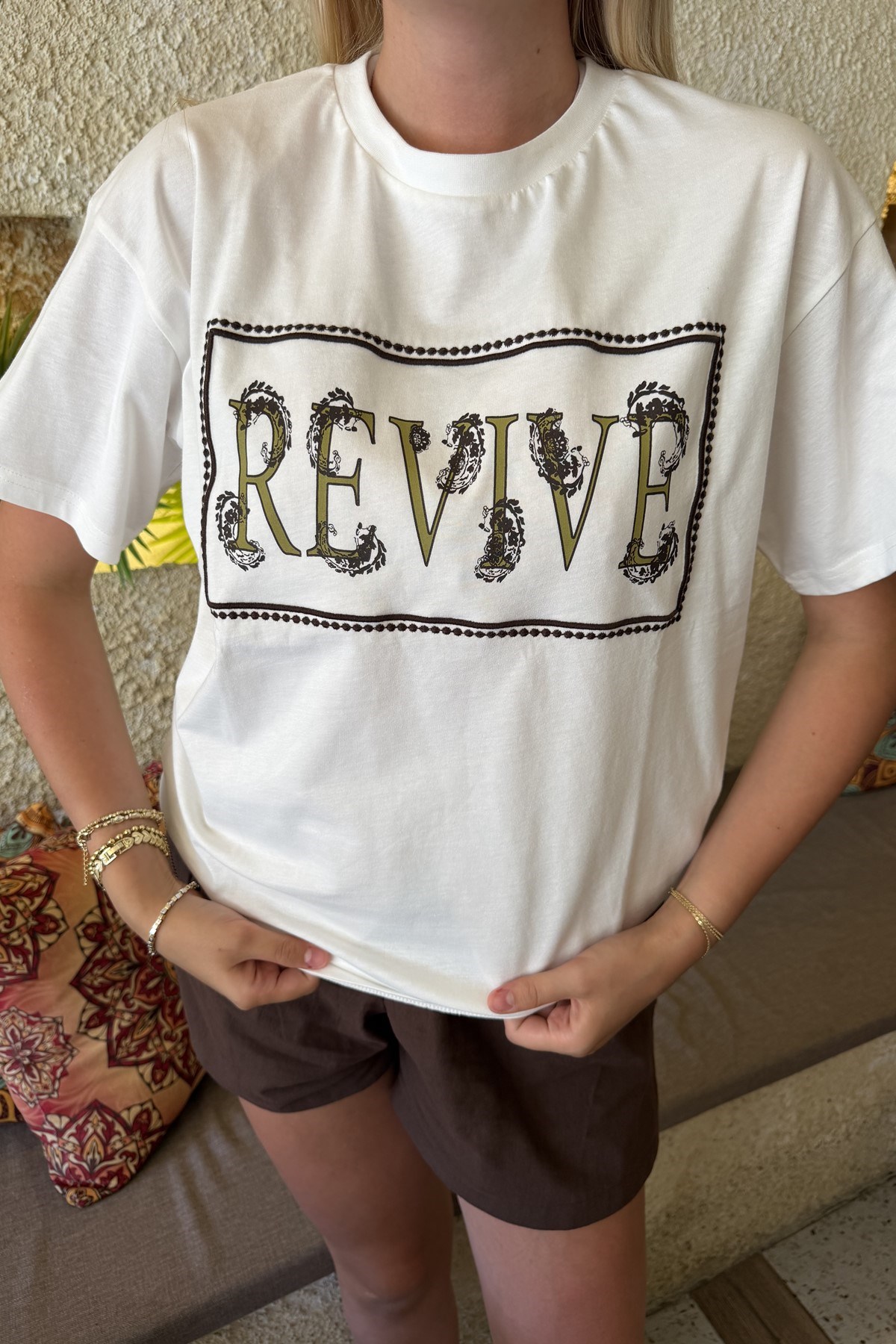 BİSİKLET YAKA BASKI VE NAKIŞ DETAY TSHIRT