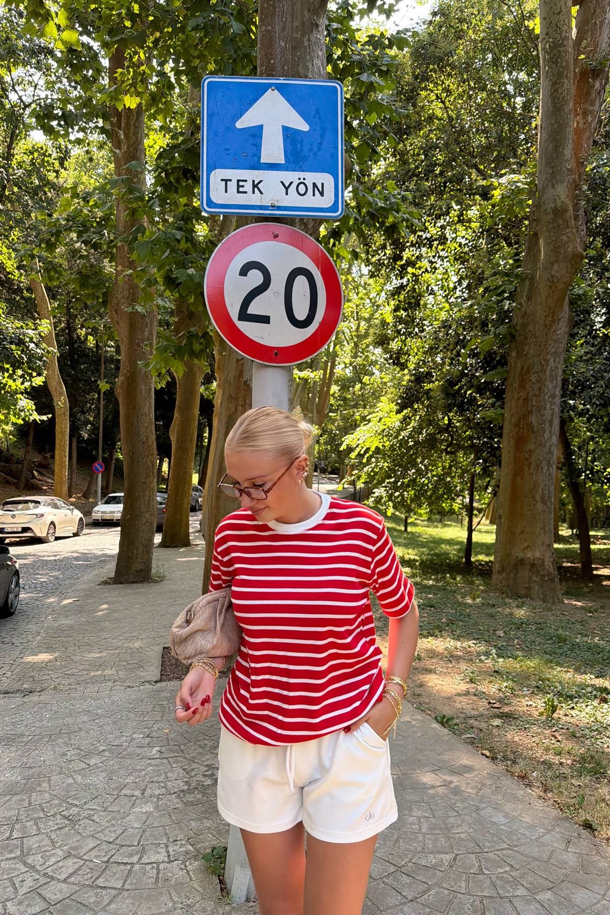 BİSİKLET YAKA ÇİZGİ DETAY TSHIRT