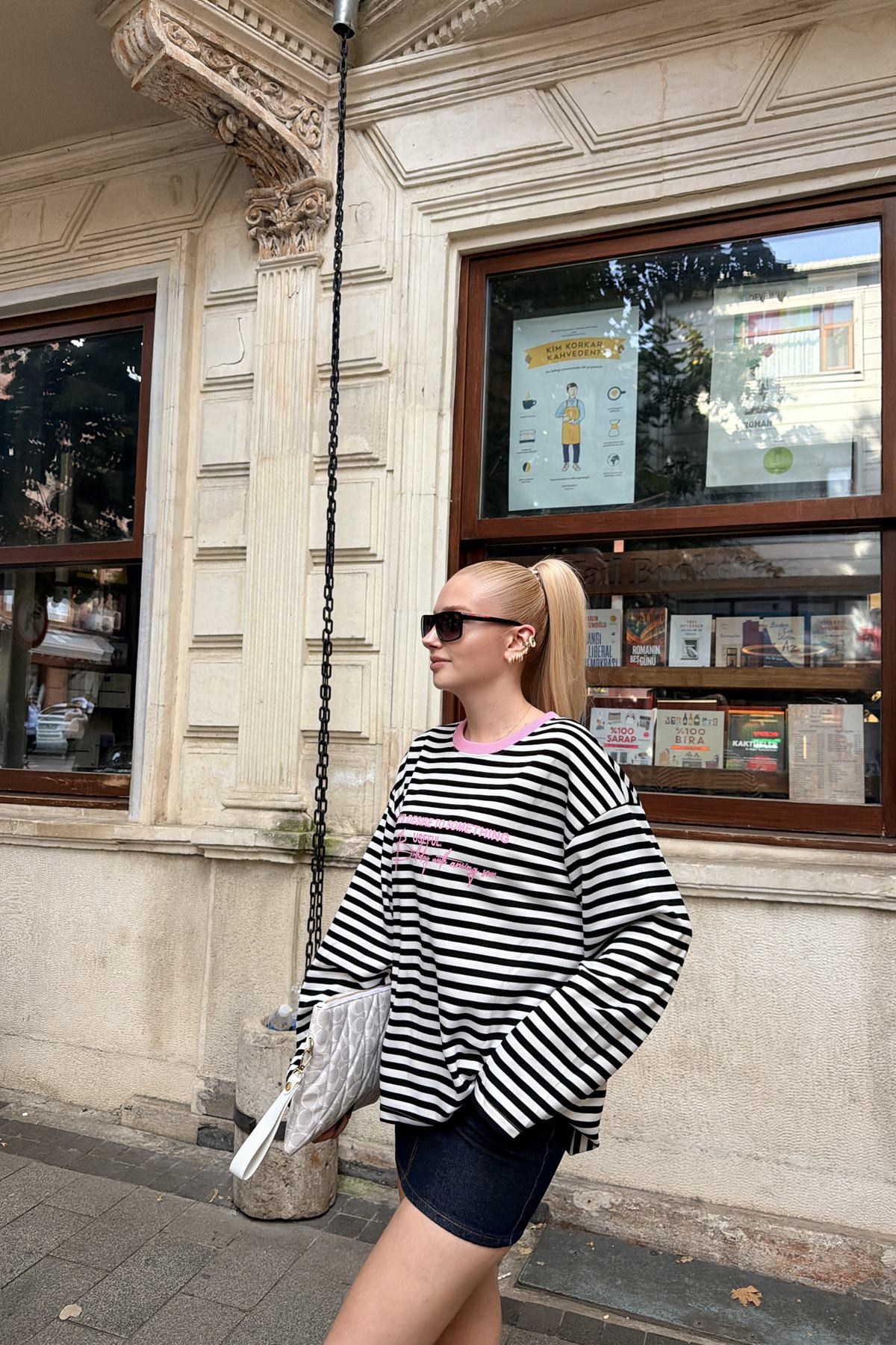 BİSİKLET YAKA ÇİZGİ VE BASKI DTAY TSHIRT